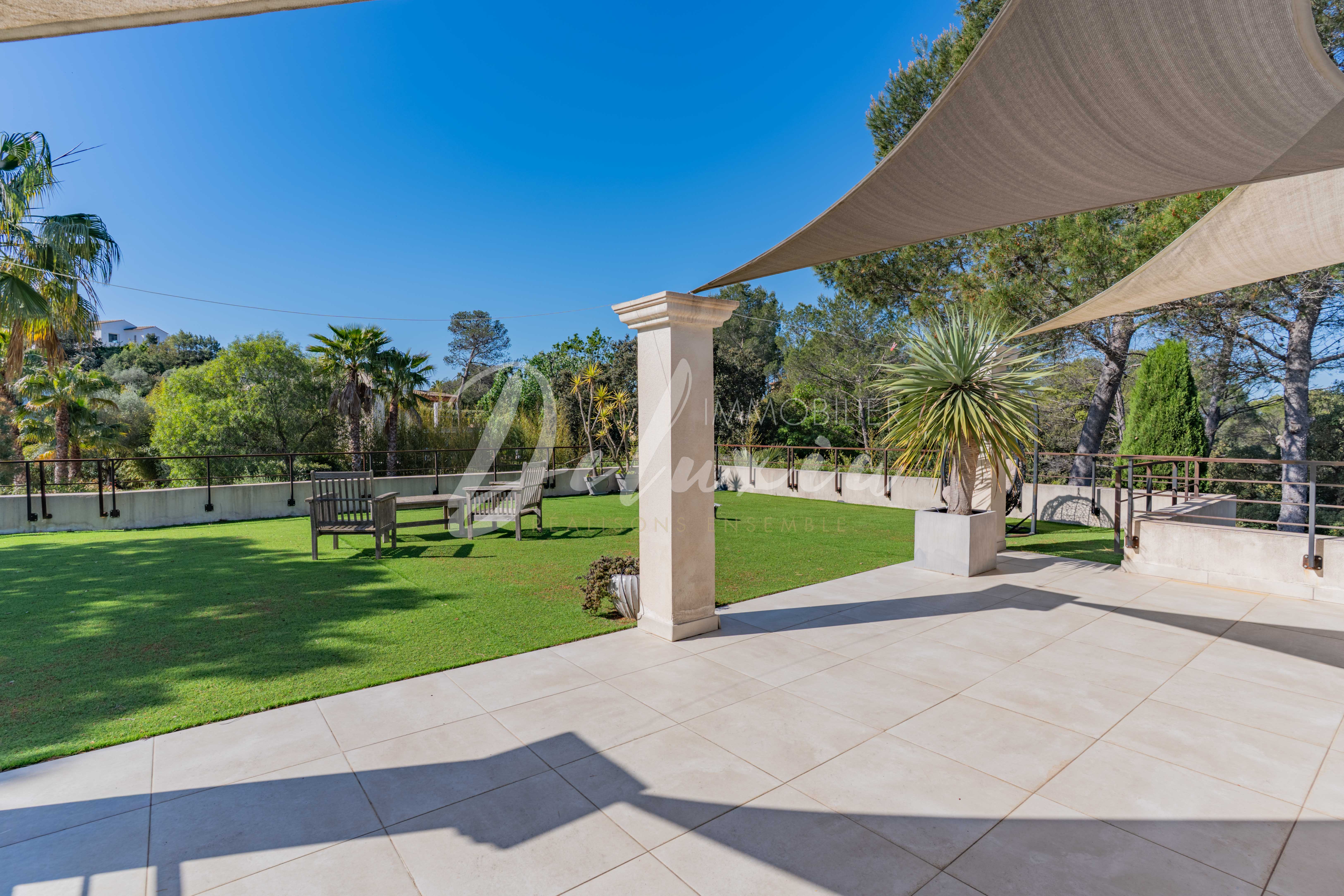 Villa moderne à vendre avec piscine, Fréjus.