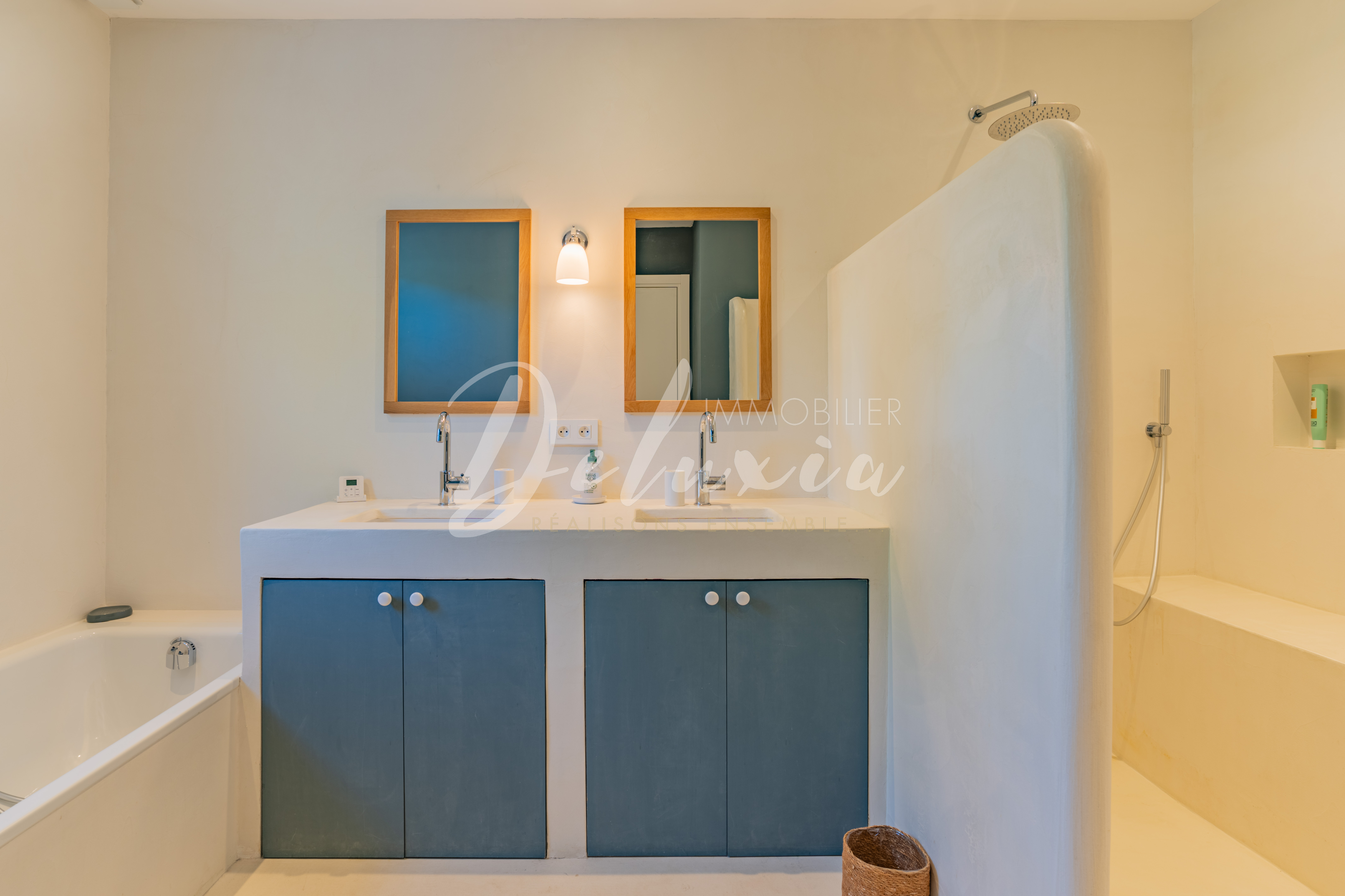 Achat villa avec grande pièce d'eau à Grimaud 