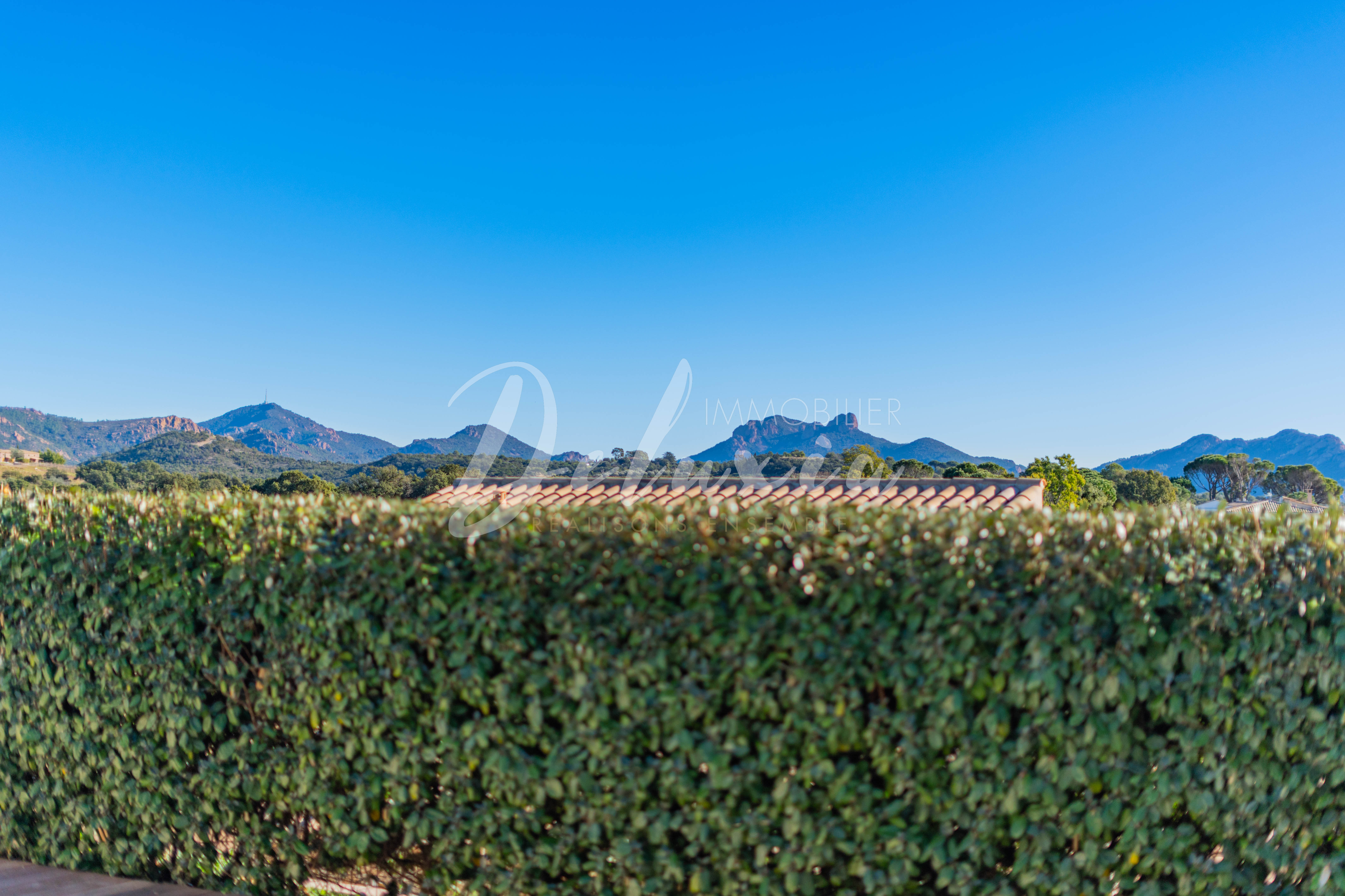 Maison à vendre avec vue panoramique sur l'Estérel à Saint-Raphaël 
