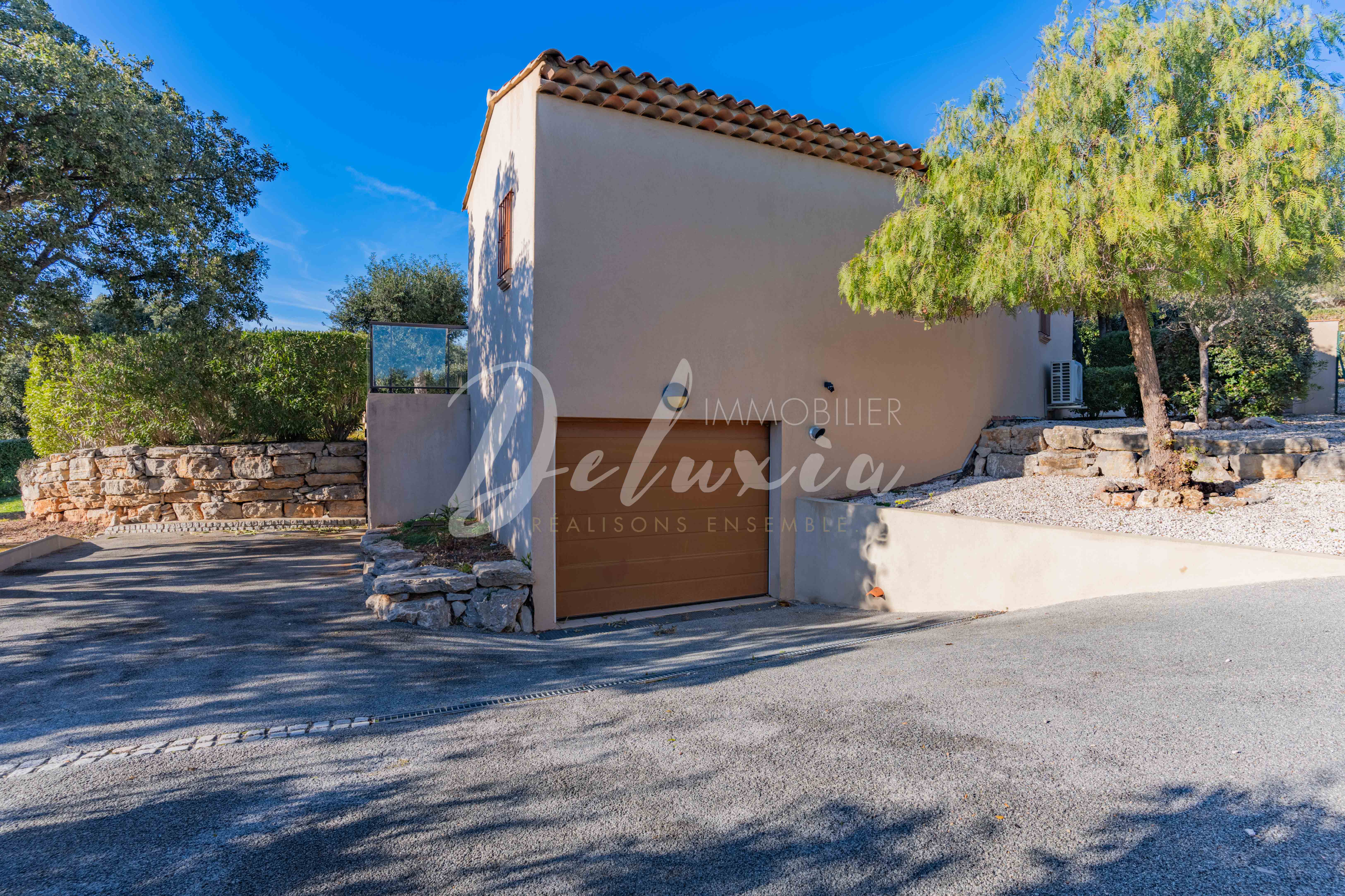 Villa avec garage et sous-sol à vendre à Saint-Raphaël 