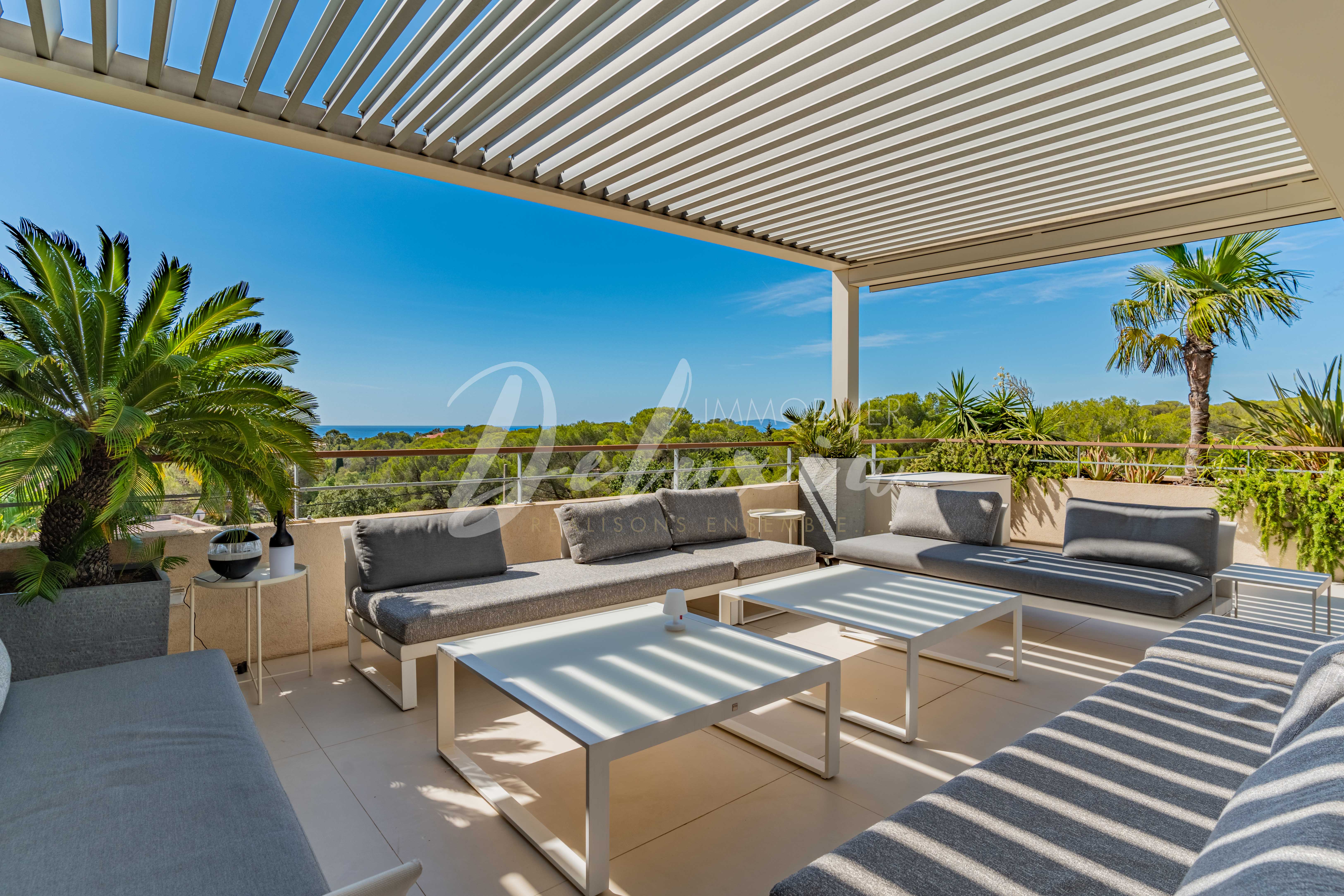 Appartement à vendre dernier étage, vue mer, terrasse à Saint-Raphaël 