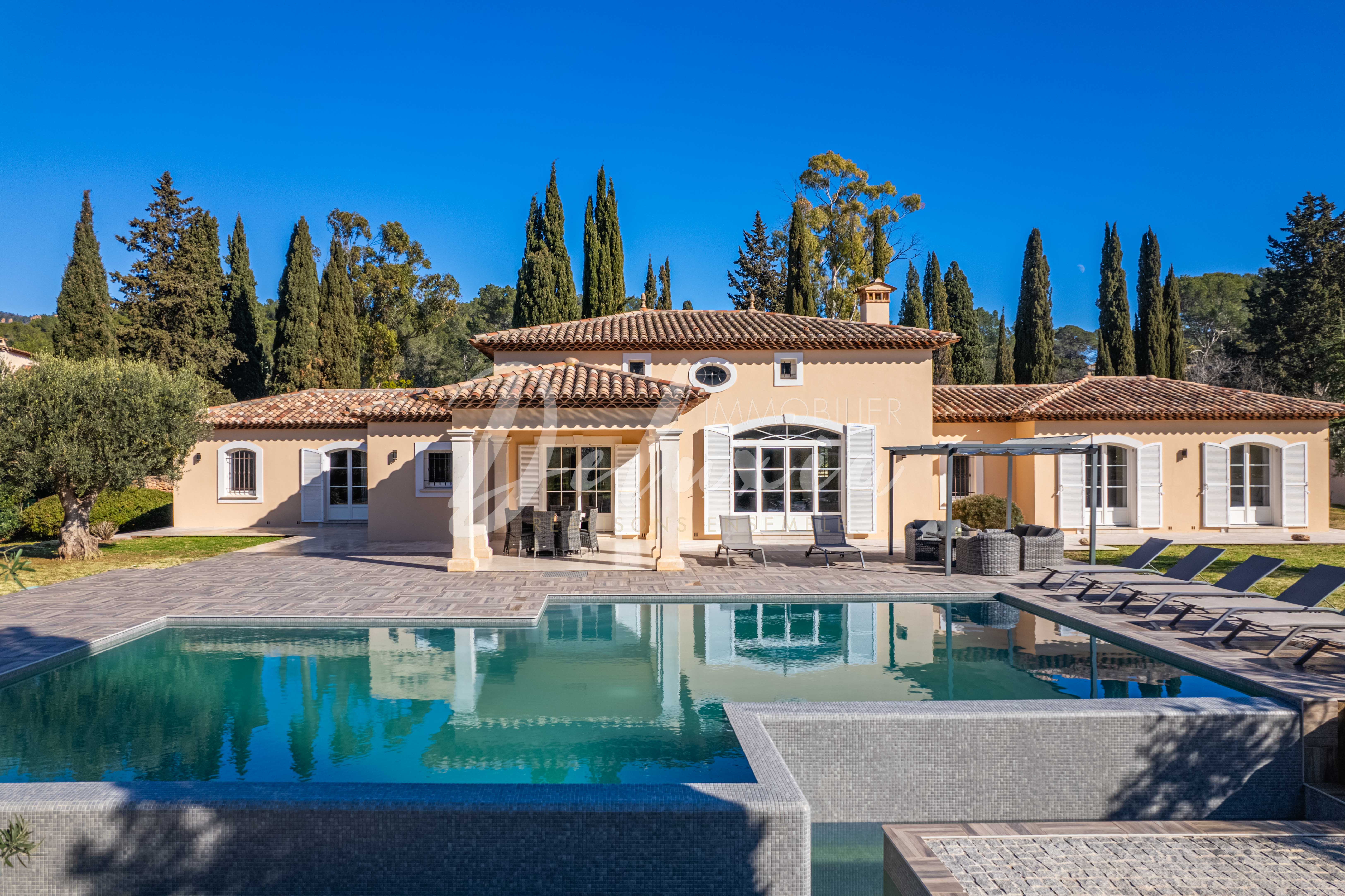 Villa à vendre avec piscine à Puget-sur-Argens