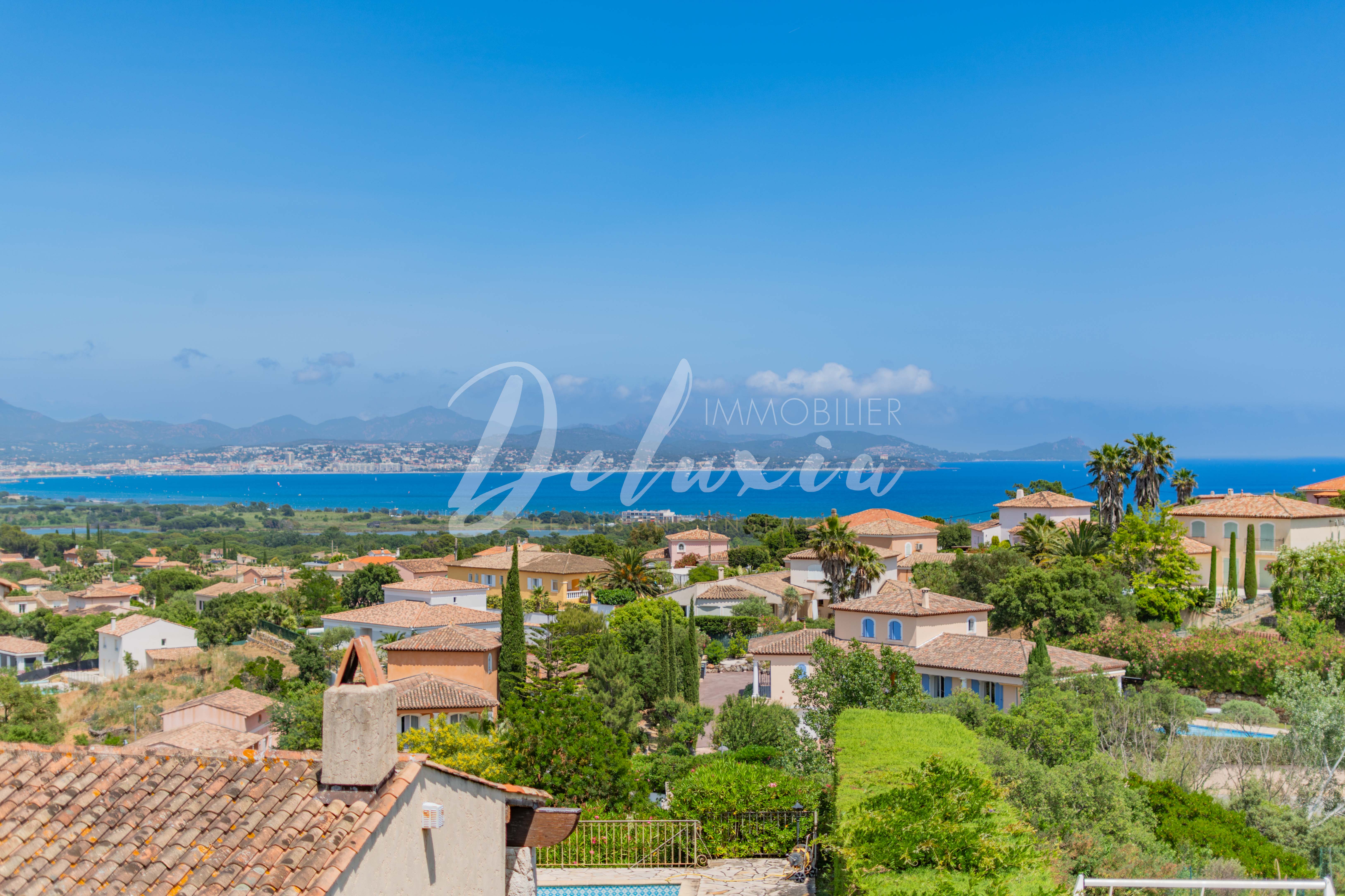 Villa à vendre avec vue mer à Saint-Aygulf