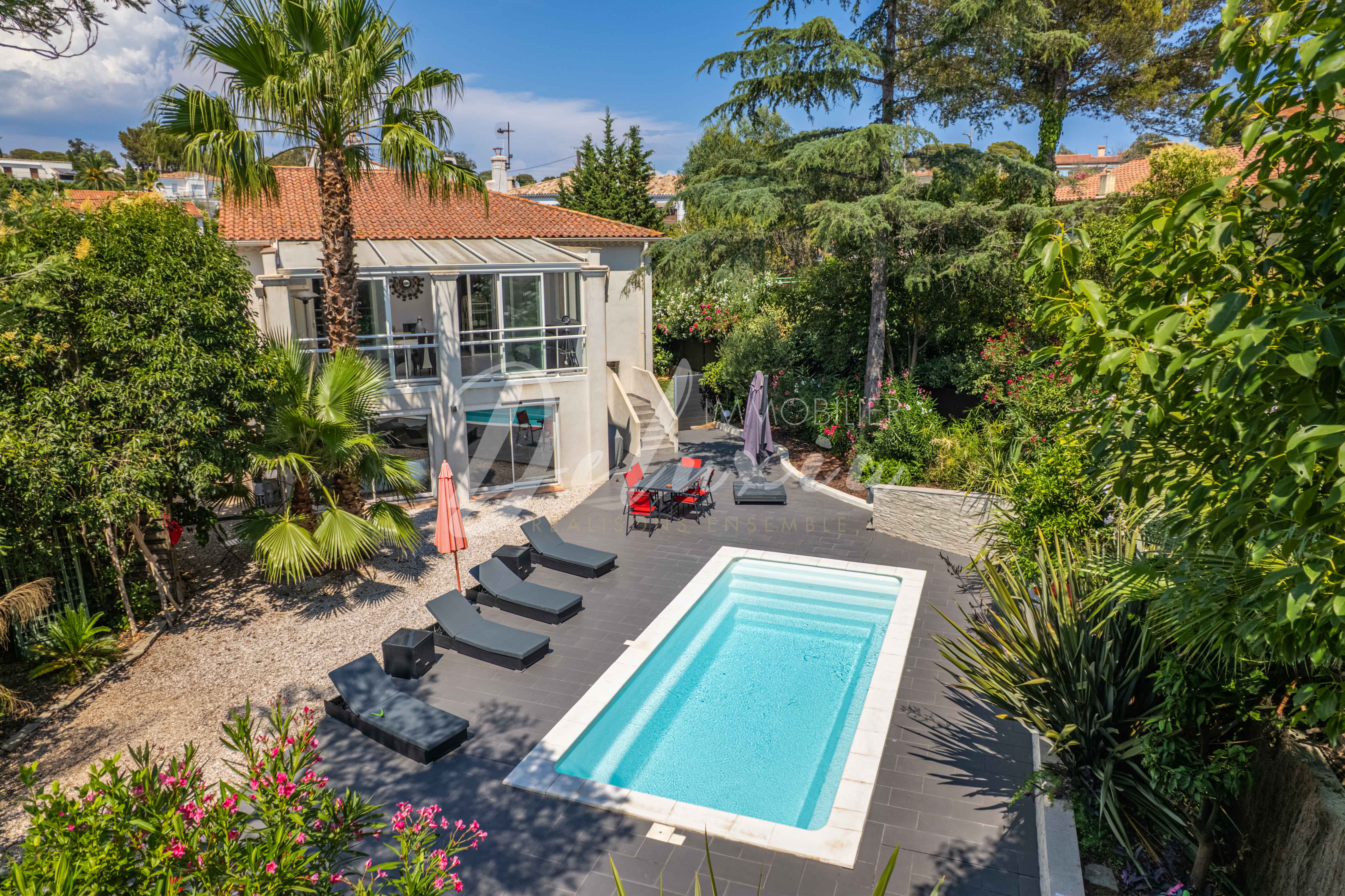 Maison à vendre avec piscine à Saint-Raphaël 