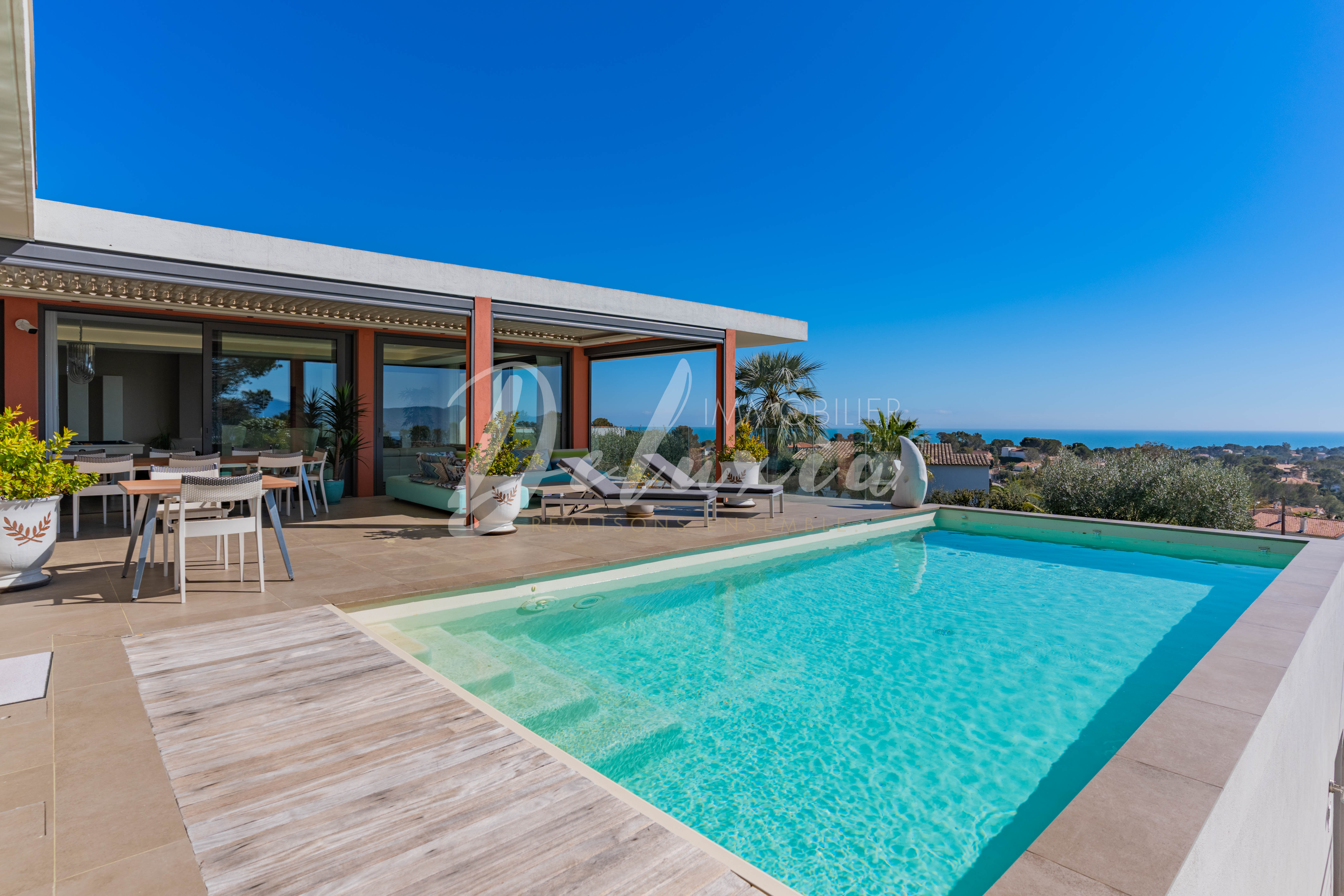 Achat maison avec grande terrasse vue mer à Saint-Raphaël 