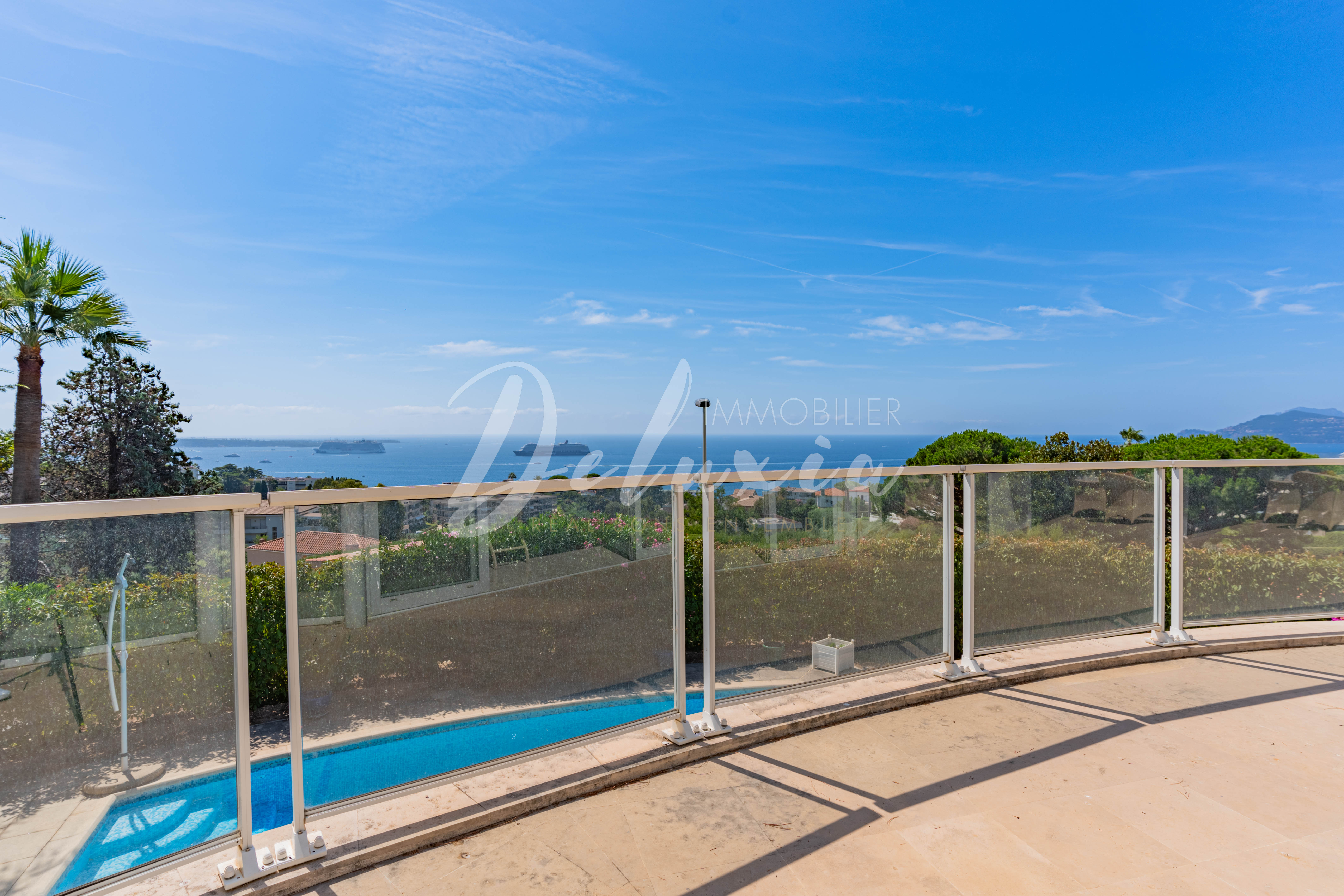 Achat maison avec grande terrasse vue mer à Cannes.