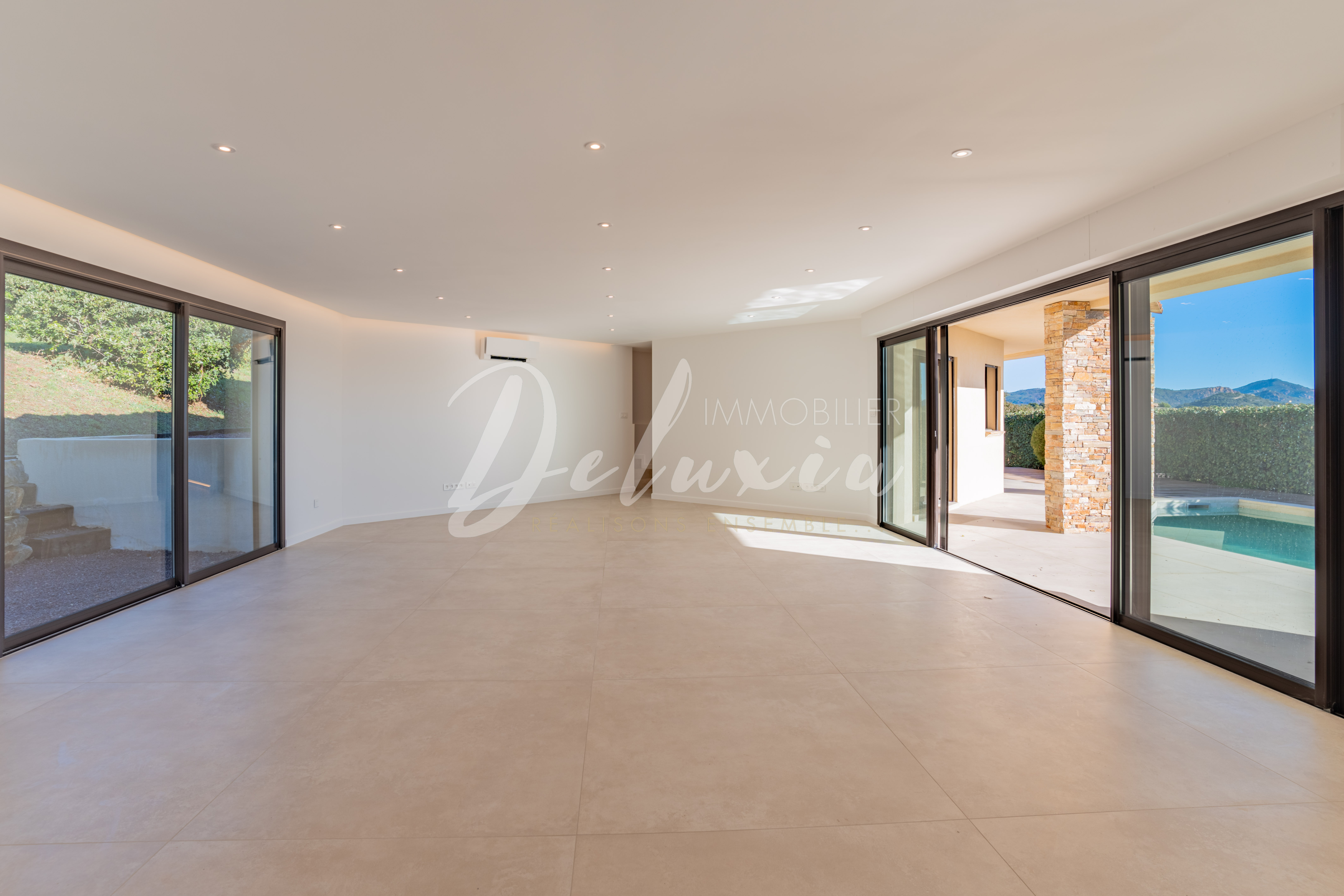 Achat villa avec vaste pièce de vie à Saint-Raphaël 