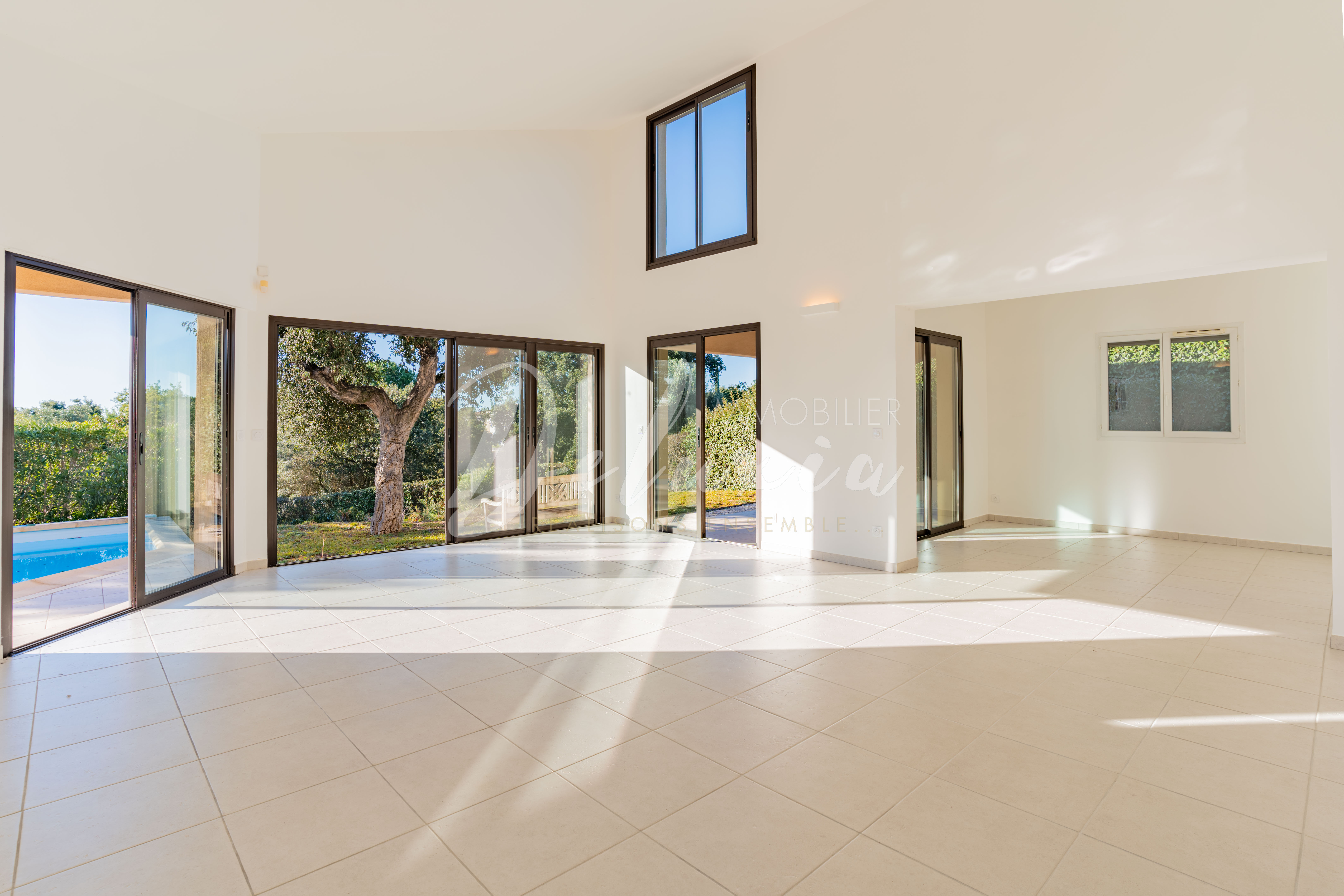 Achat villa avec grande pièce de vie à Saint-Raphaël 