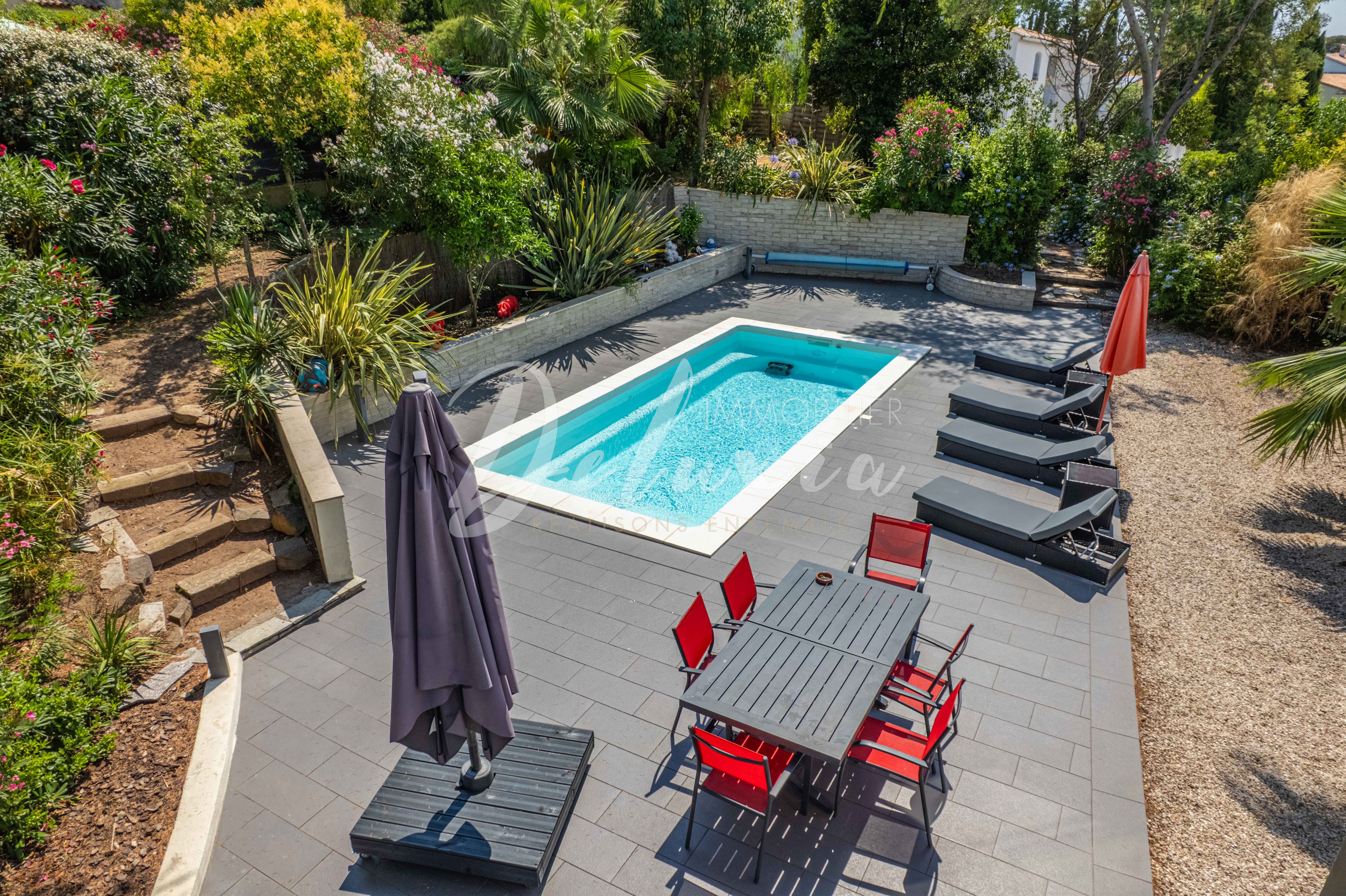 Achat villa avec grande terrasse et piscine à Saint-Raphaël 