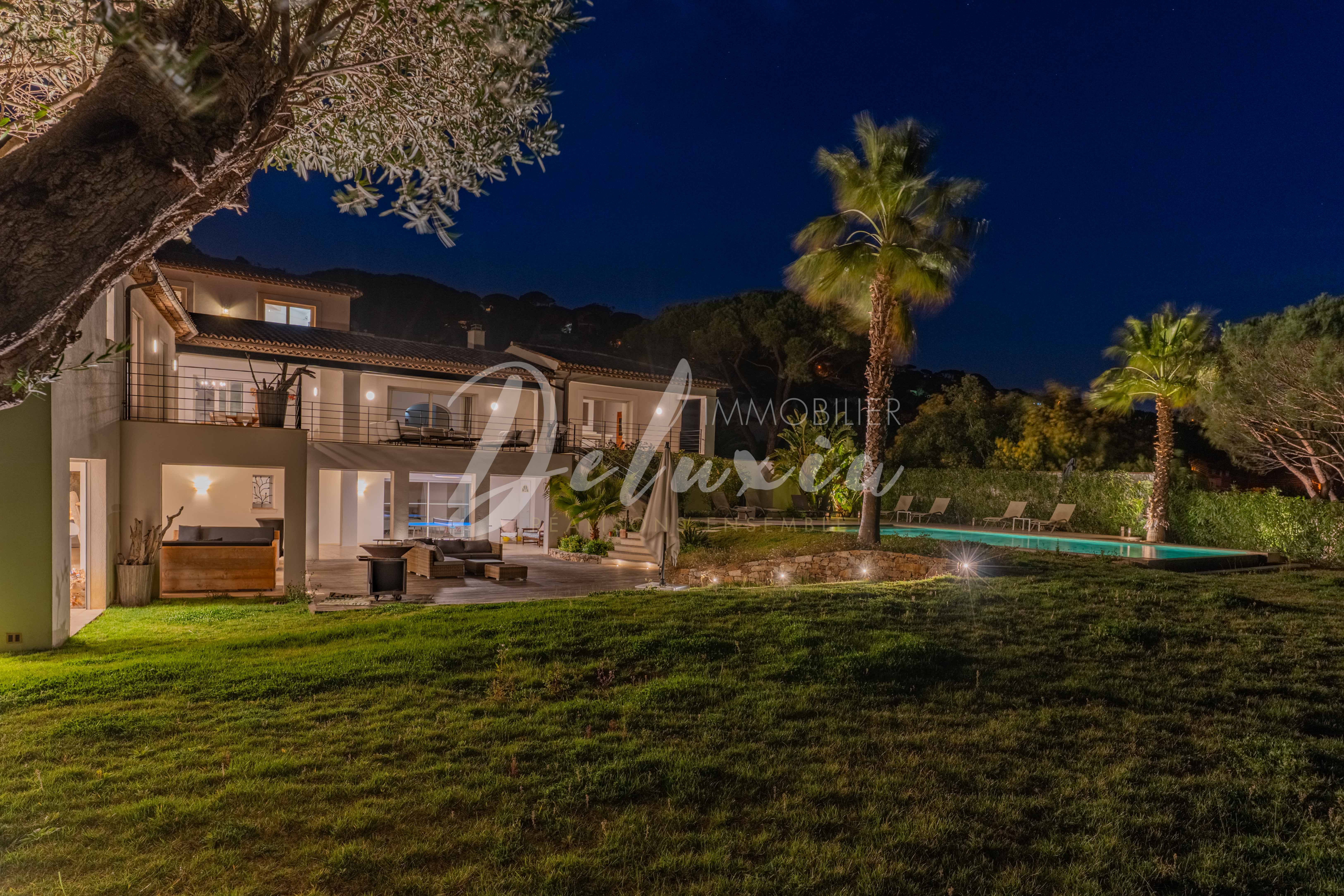 Villa à vendre avec éclairage nocturne à Sainte-Maxime