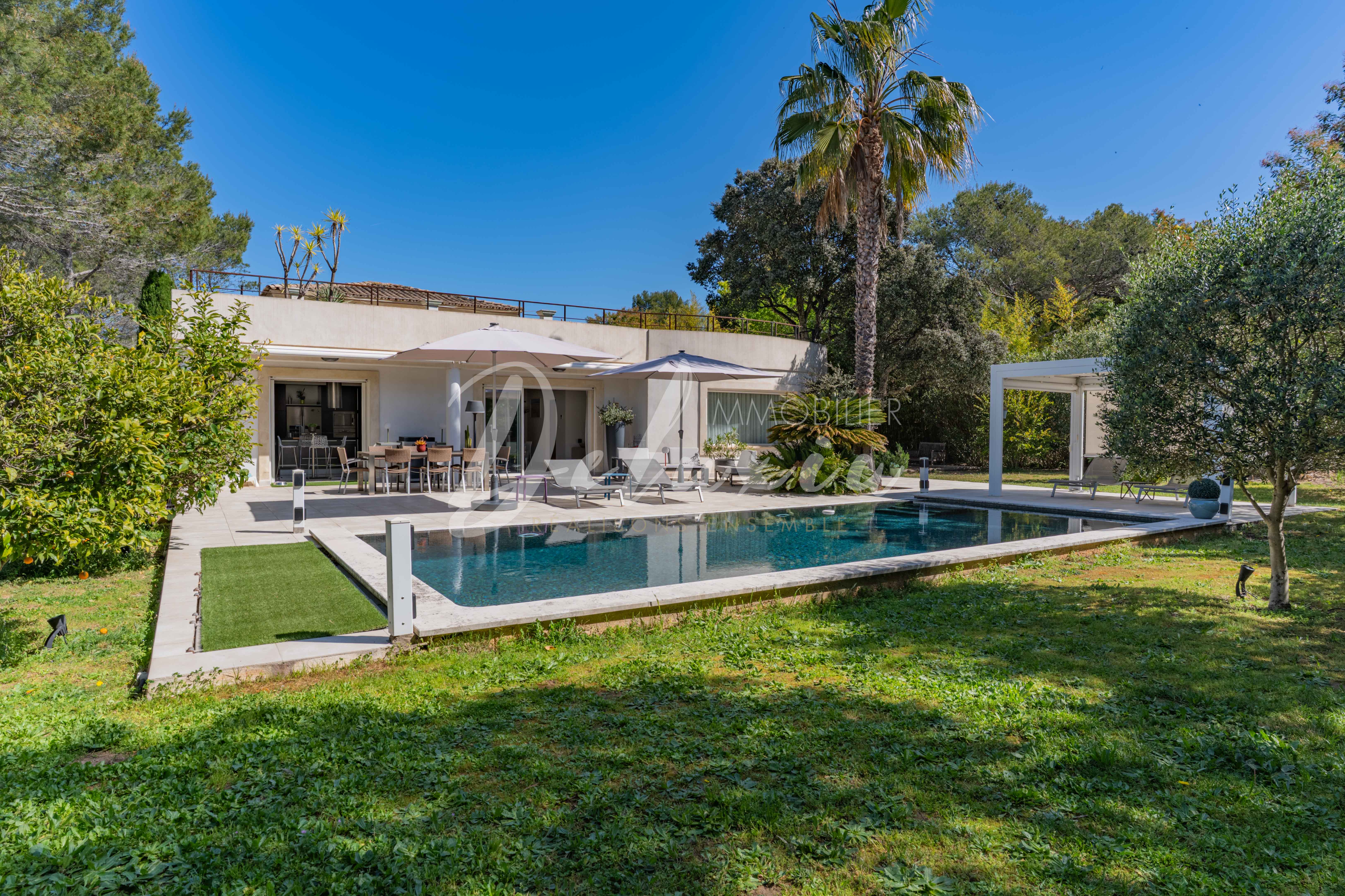 Villa moderne à vendre avec piscine, Fréjus.