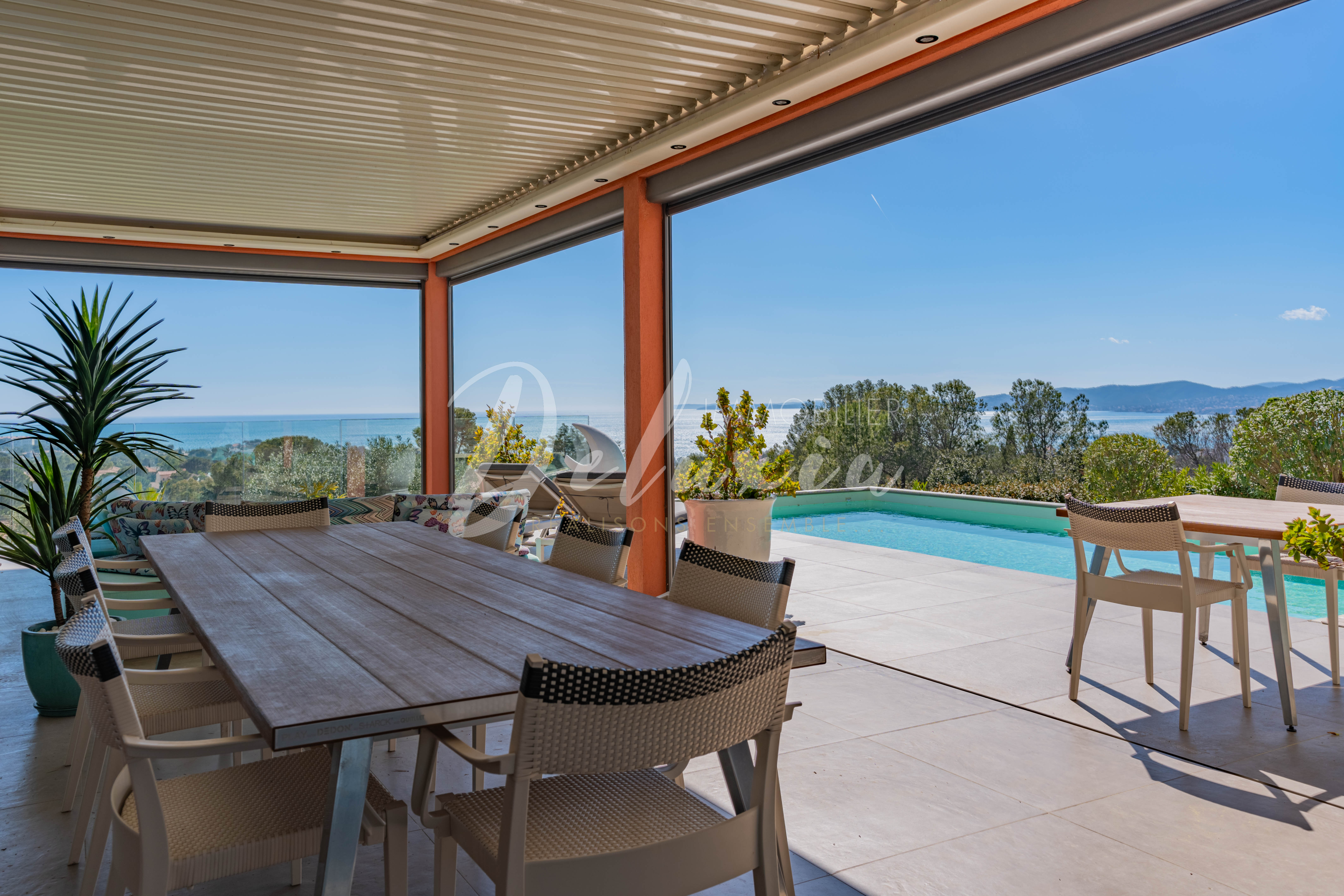 Villa moderne à vendre avec piscine chauffée à Saint-Raphaël
