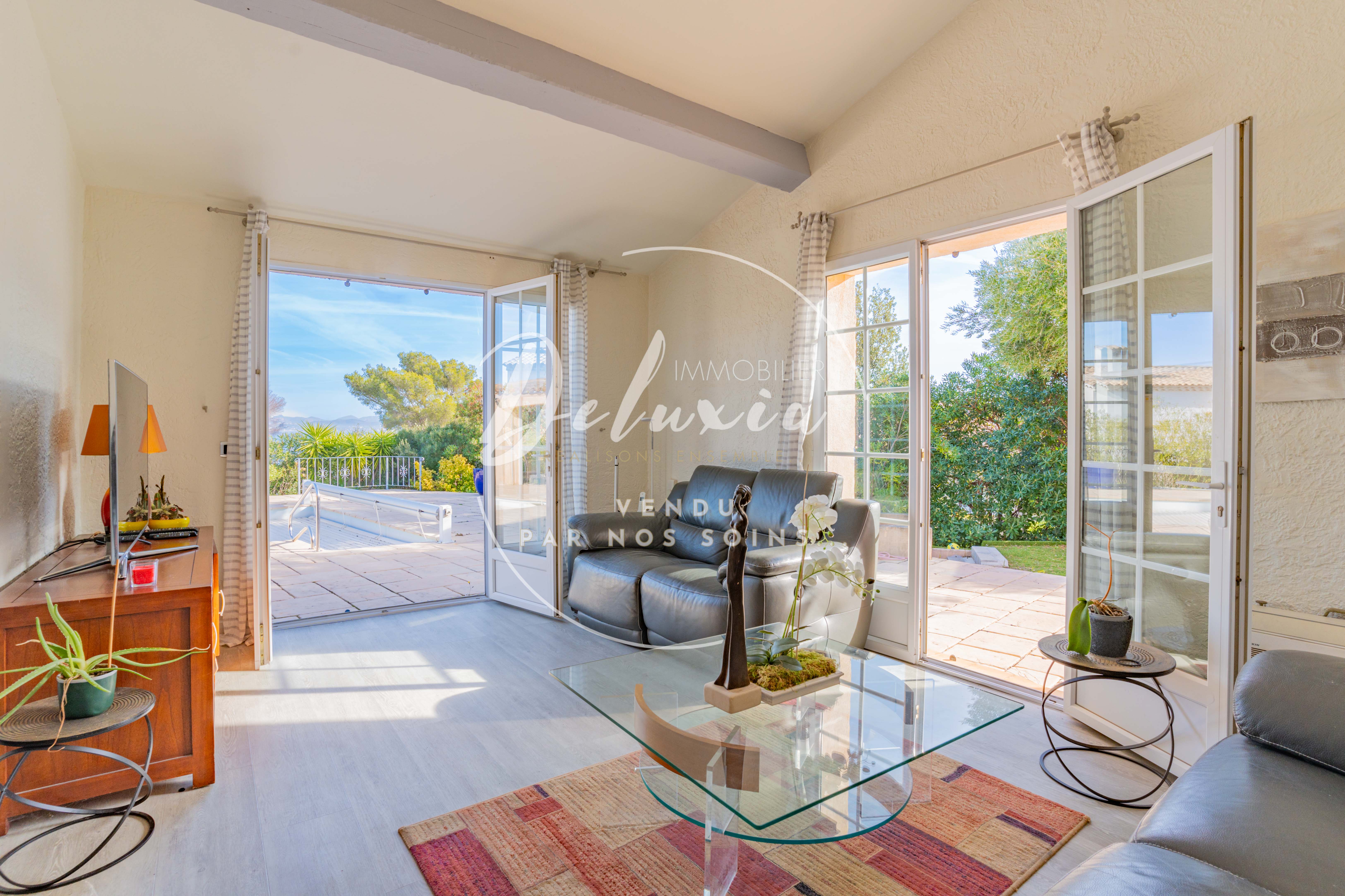 Achat maison avec séjour lumineux aux Issambres 