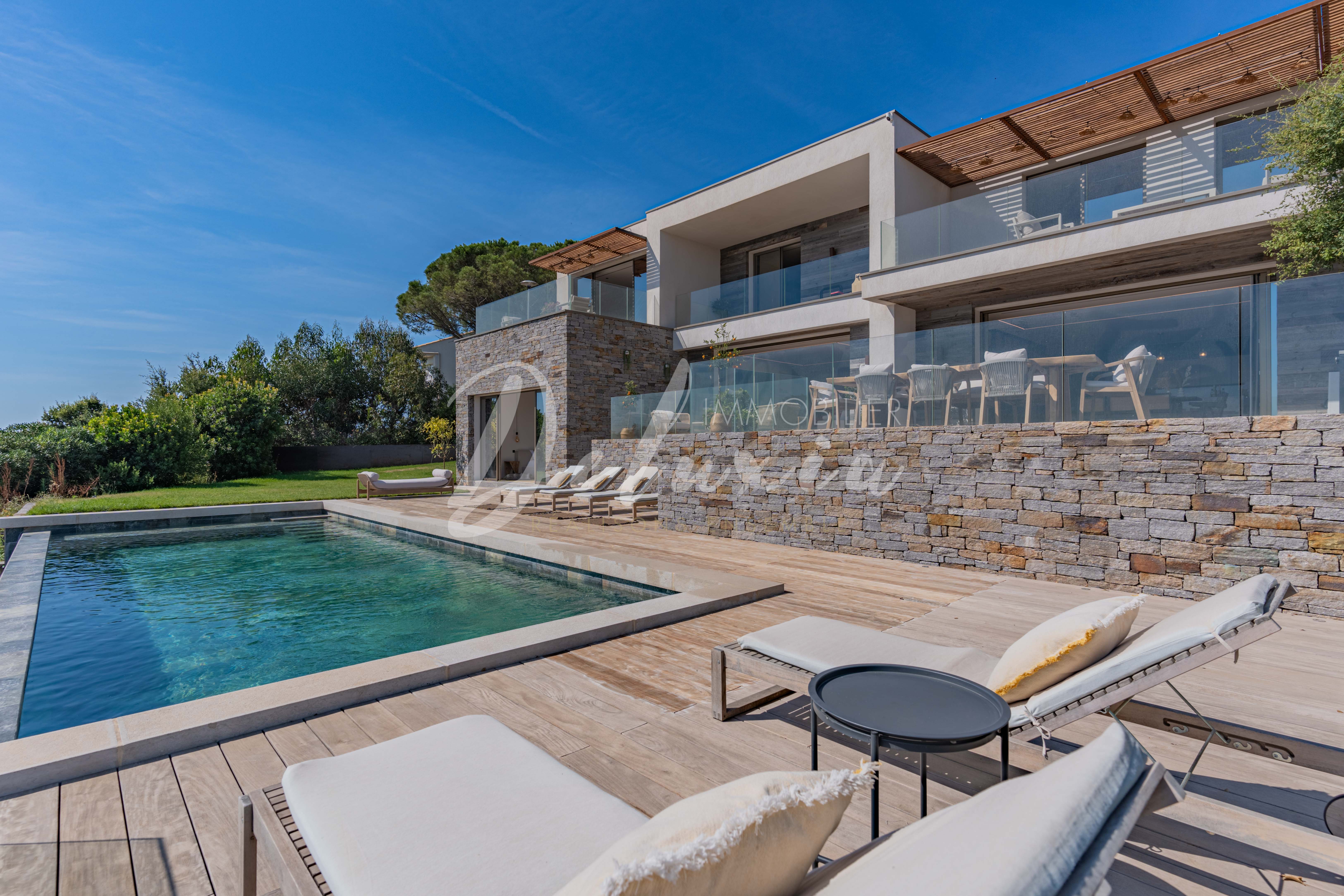 Maison avec vue mer panoramique et piscine à débordement aux Issambres
