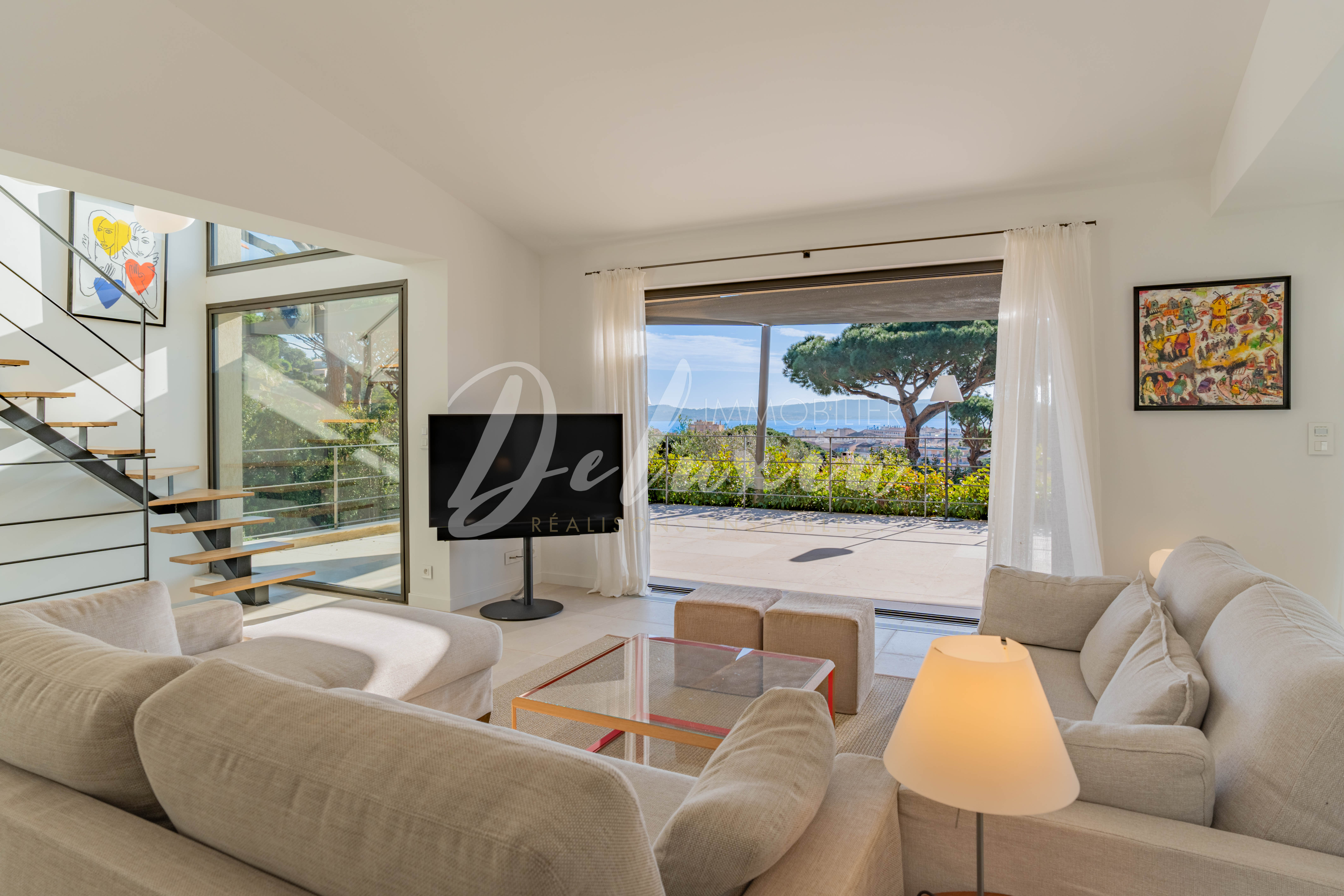 Villa à vendre avec séjour lumineux à Sainte-Maxime 