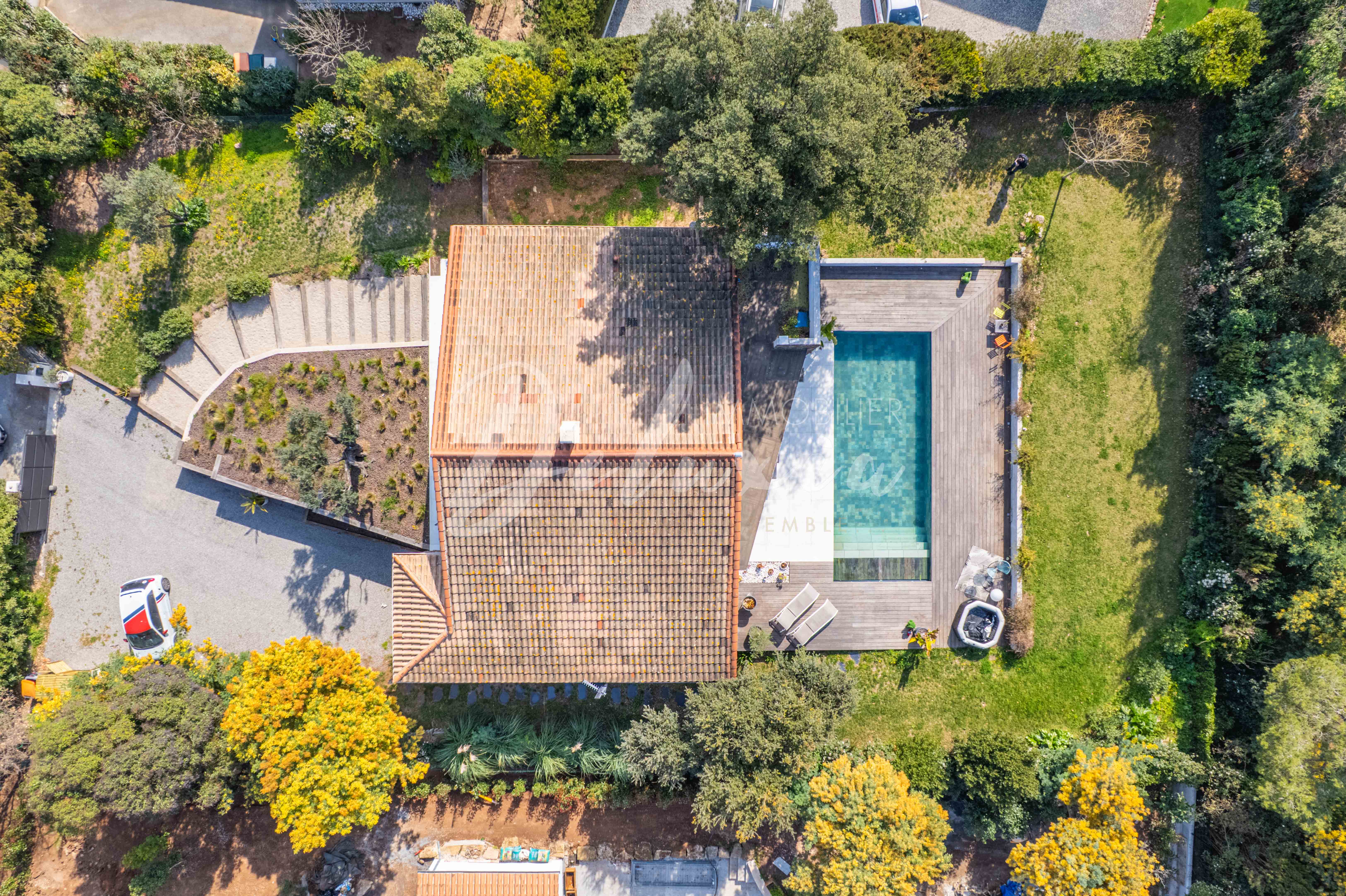 Villa rénovée avec piscine et 4 chambres au cœur de Valescure à Saint-Raphaël.