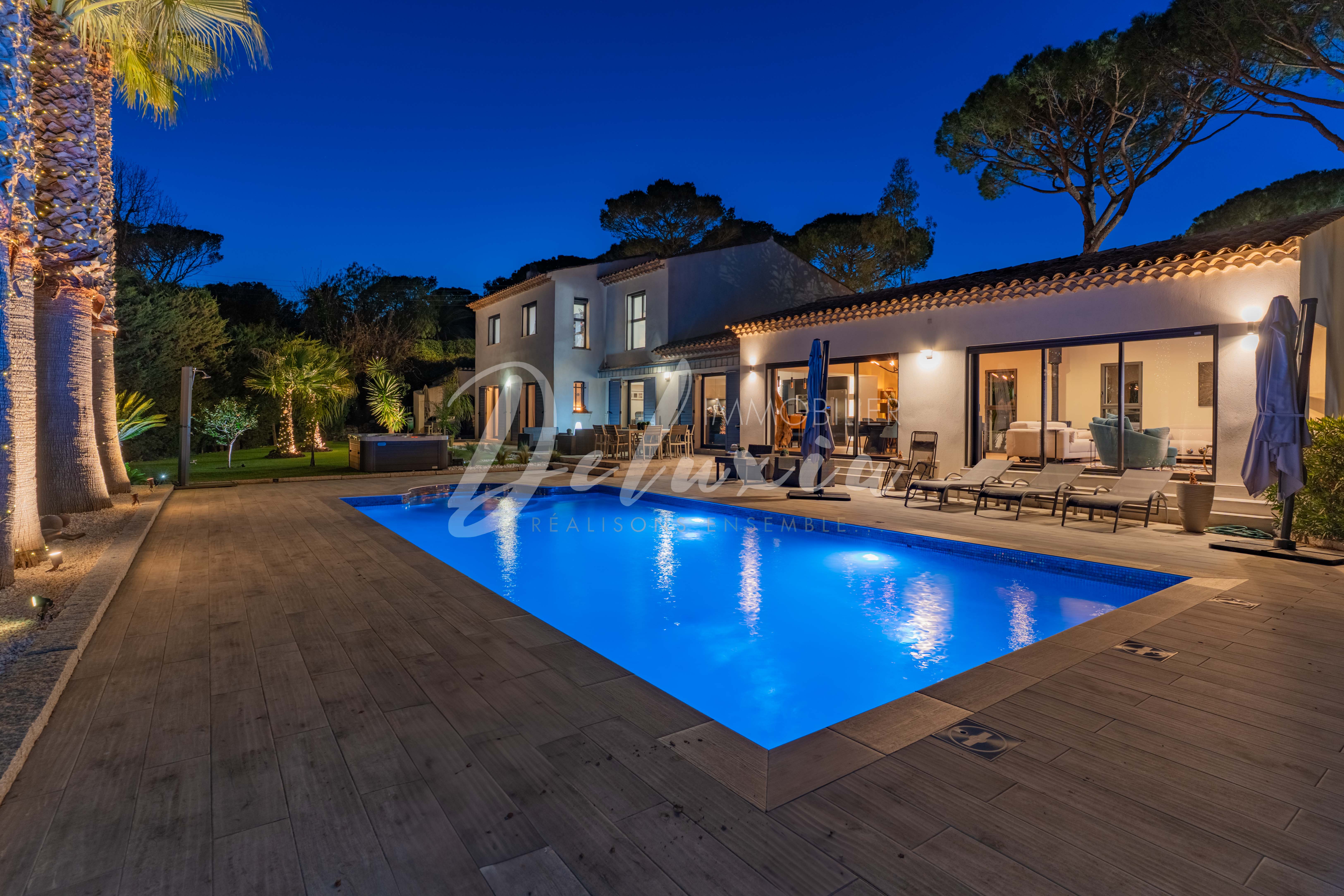 Villa à vendre avec grande piscine chauffée au sel à Saint-Raphaël