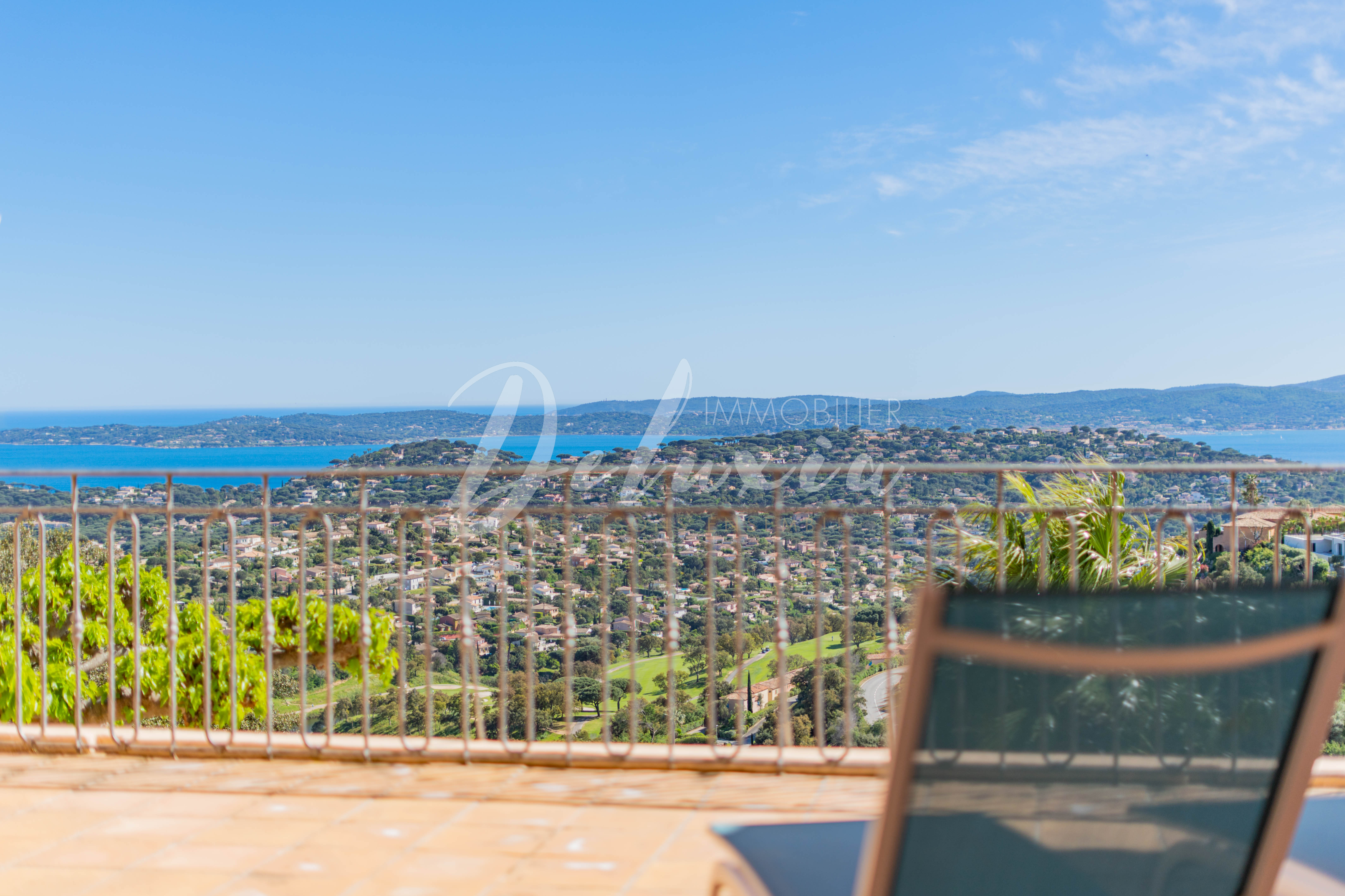 Villa à vendre avec position dominante à Sainte-Maxime 