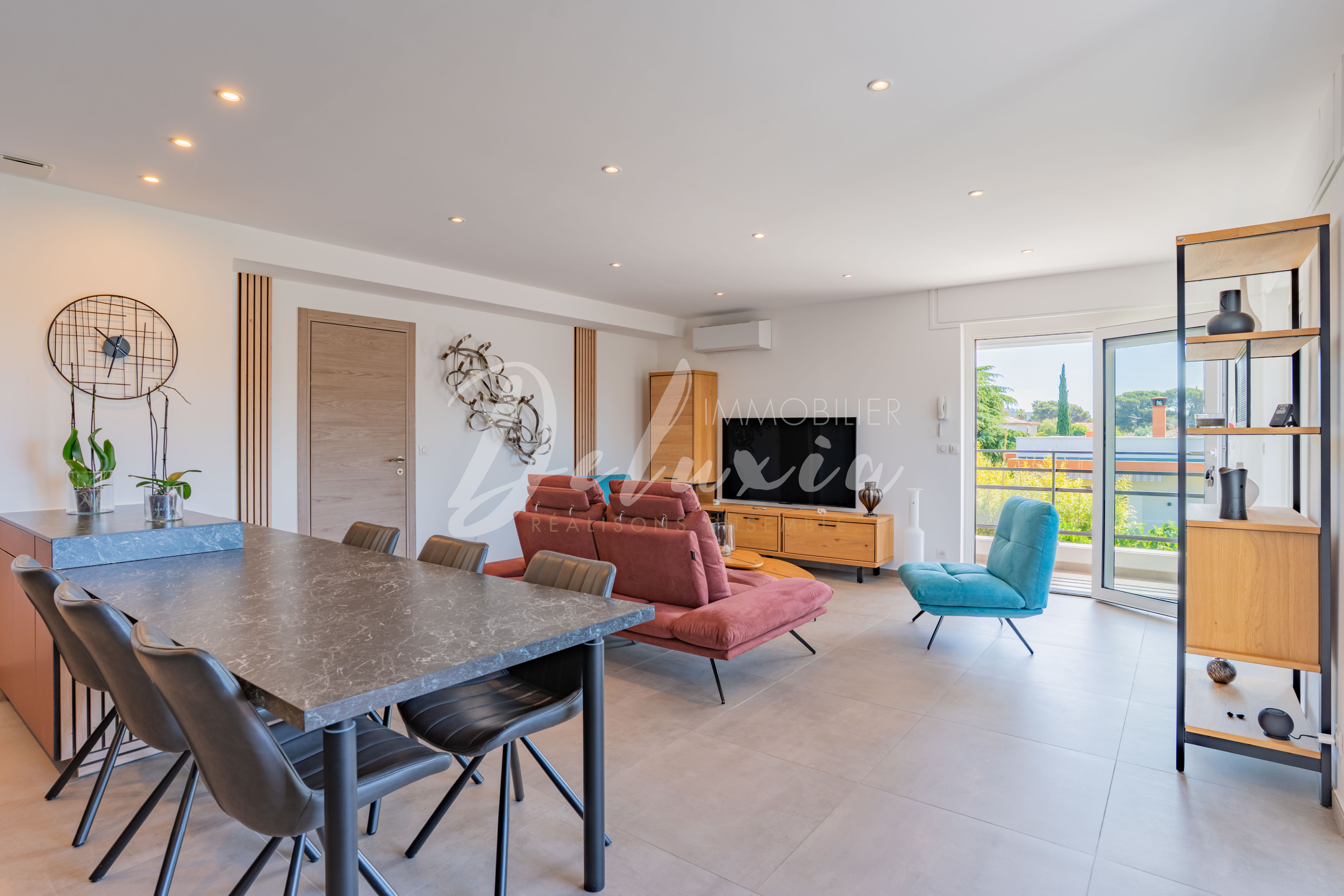 Appartement à vendre avec pièce de vie lumineuse à Boulouris 