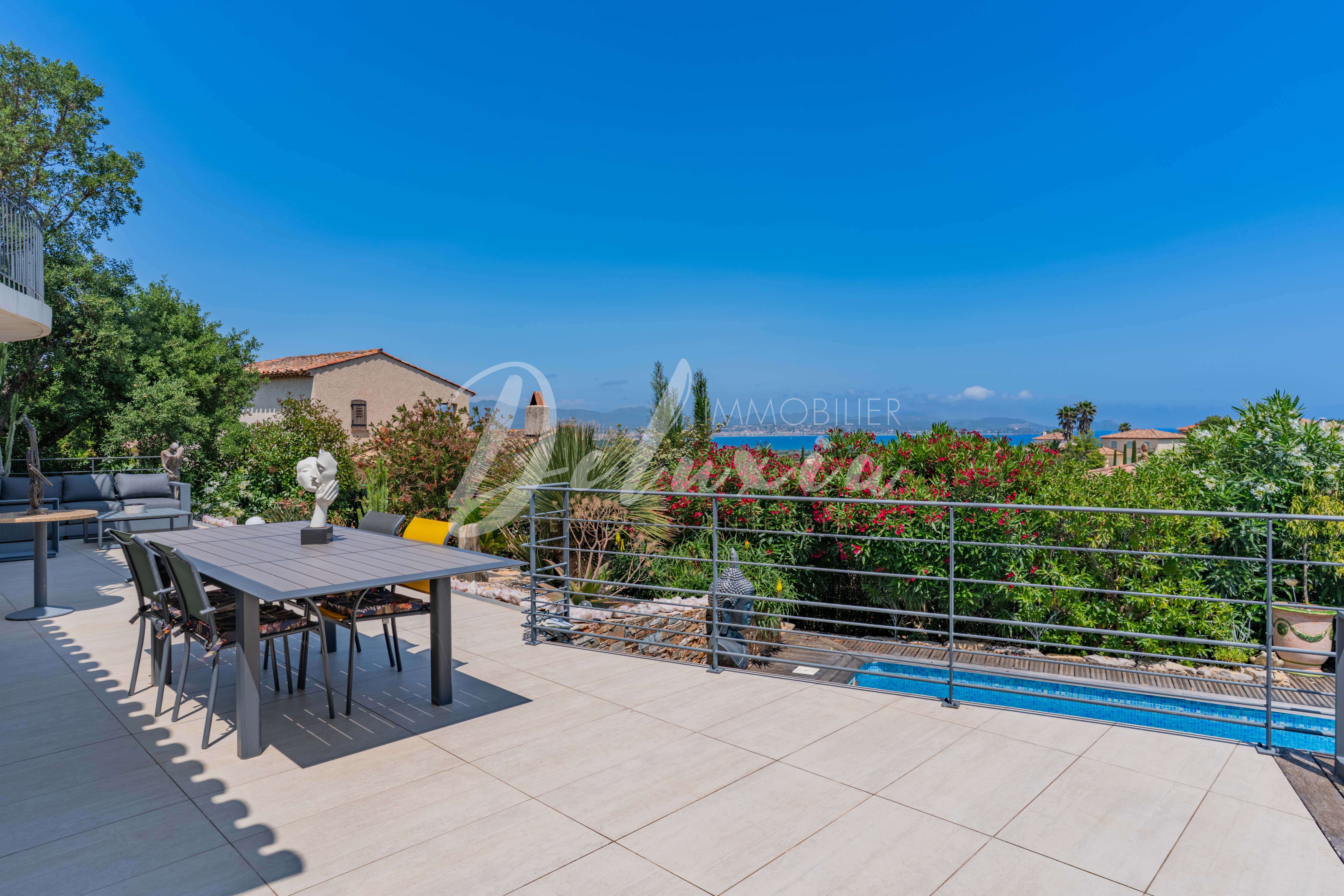 Achat villa avec grande terrasse à Saint-Aygulf 