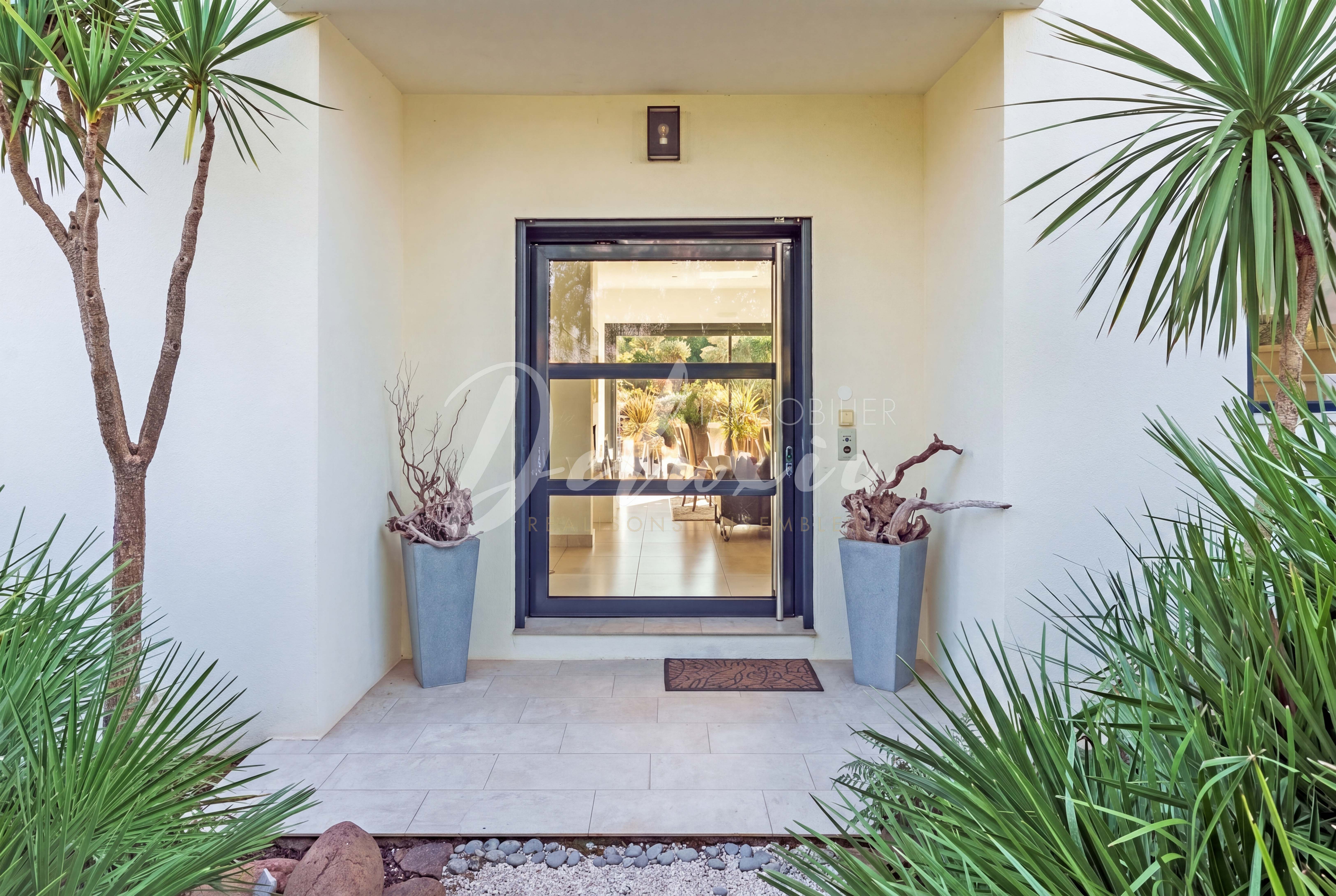 Villa contemporaine avec piscine au coeur d’un domaine recherché, Saint-Raphaël - Valescure.