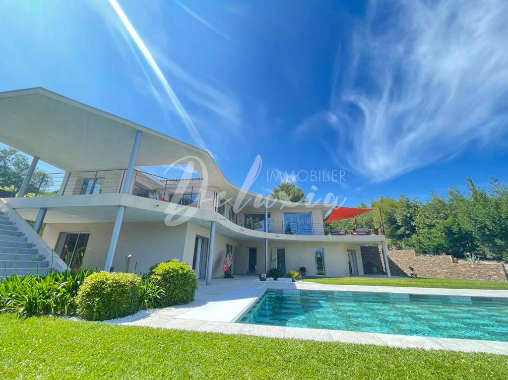 Villa contemporaine avec piscine à vendre à Grimaud 