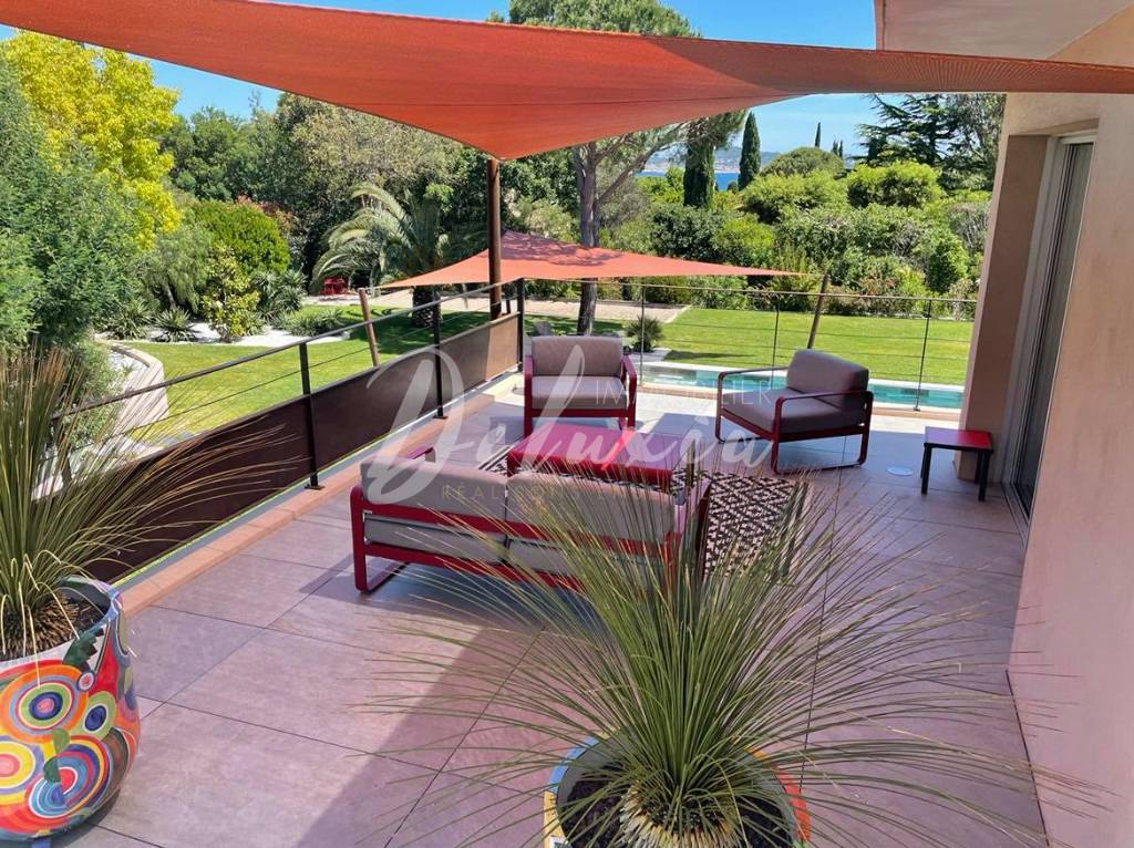 Achat maison avec grande terrasse à Grimaud 
