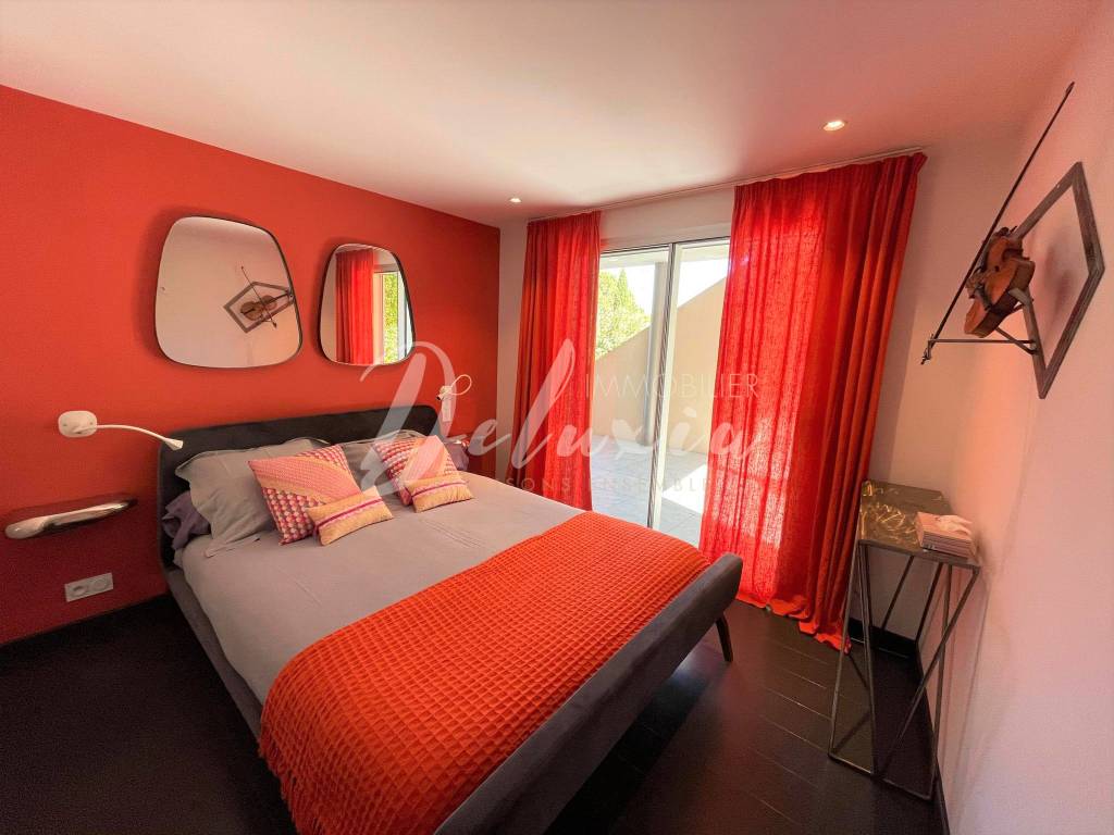 Villa à vendre avec chambres spacieuses à Grimaud 