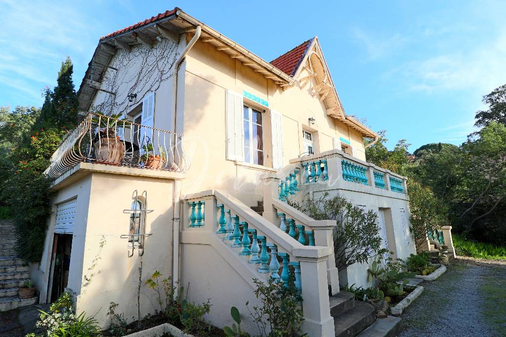 Maison à vendre à Sainte-Maxime avec vue mer et proche centre-ville
