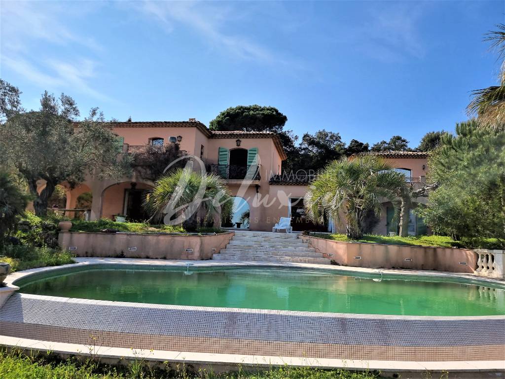 Achat villa vue mer avec piscine à Ramatuelle 
