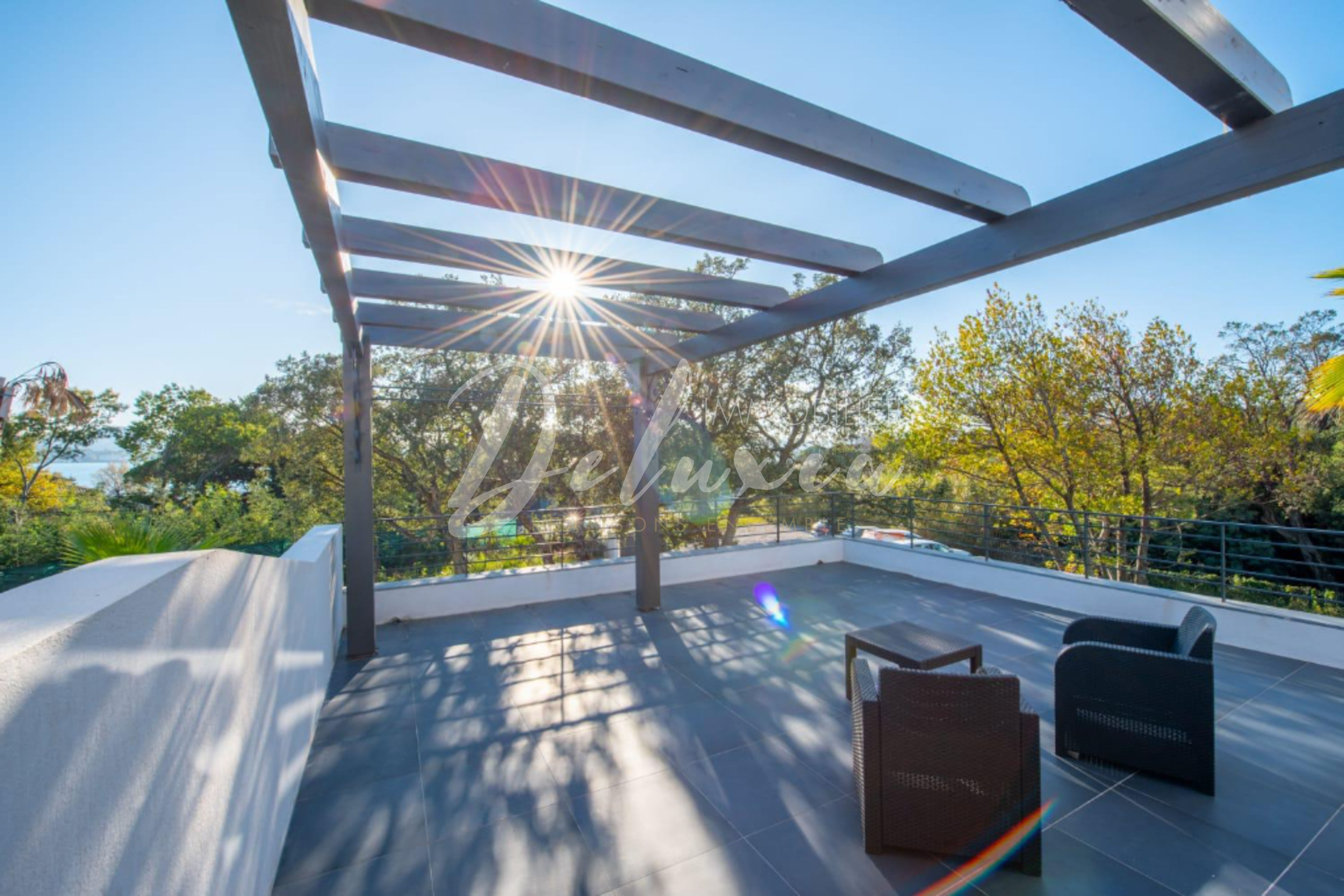 Achat villa avec toit terrasse à Grimaud 