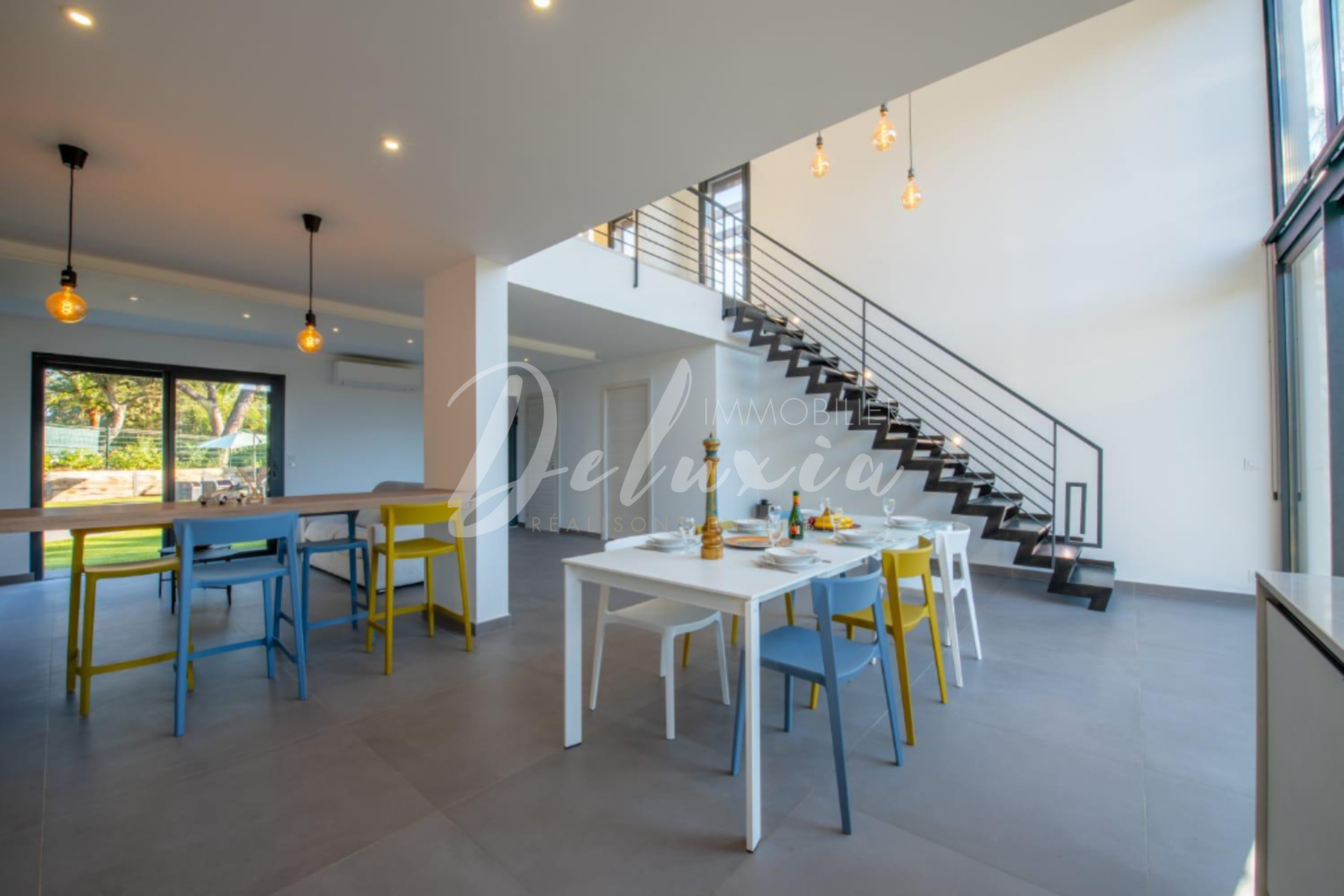 Achat villa avec grande salle à manger à Grimaud 