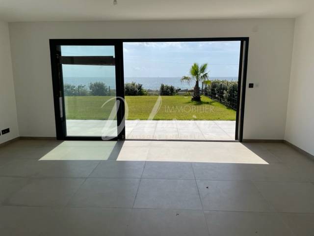 Achat appartement avec séjour et grande terrasse vue mer à Sainte-Maxime