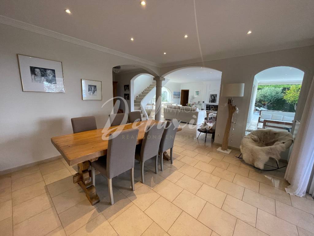 Achat villa avec des beaux volumes à Sainte-Maxime 