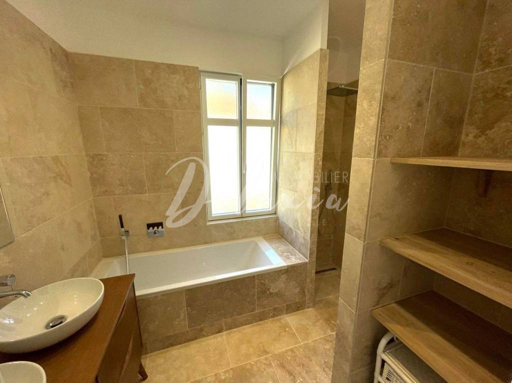 Achat appartement avec salle de bains moderne à Sainte-Maxime