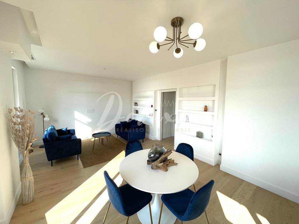 Appartement à vendre avec séjour lumineux à Sainte-Maxime 
