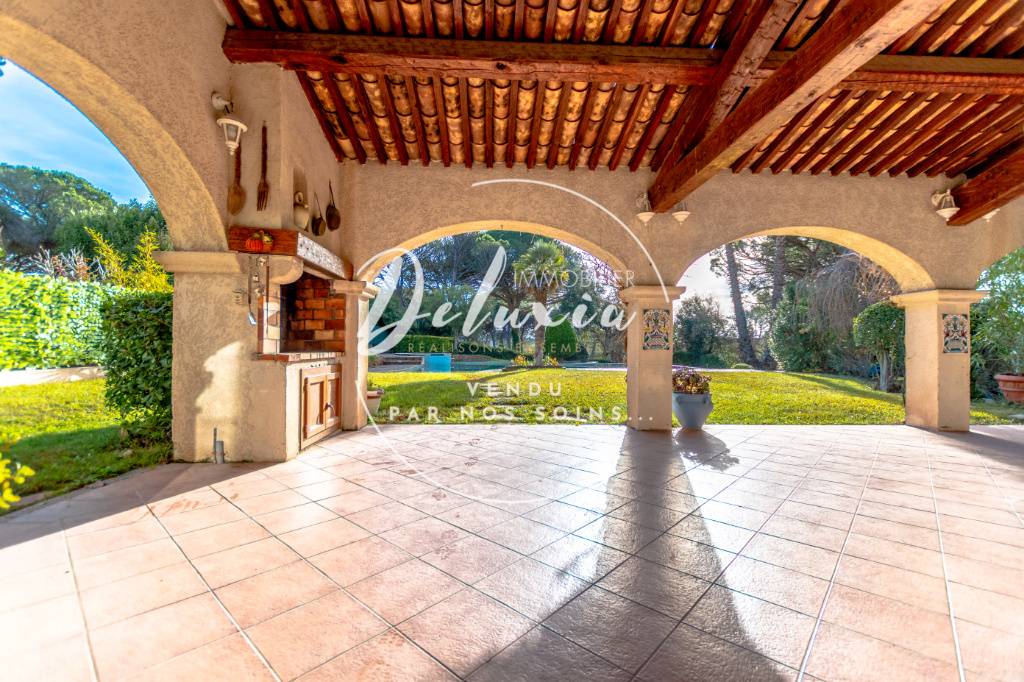 Terrasse couverte vue sur golf