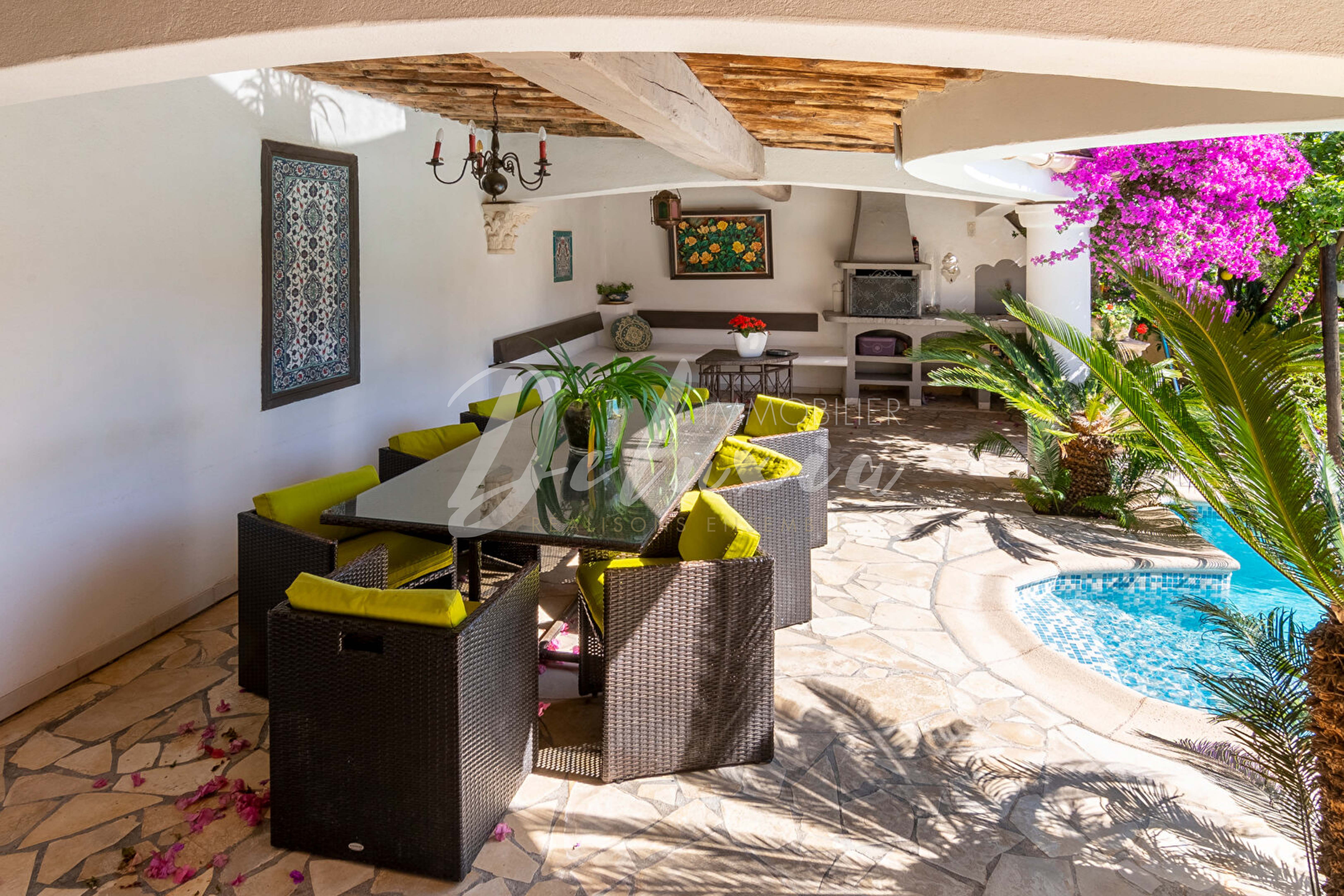 Poolhouse