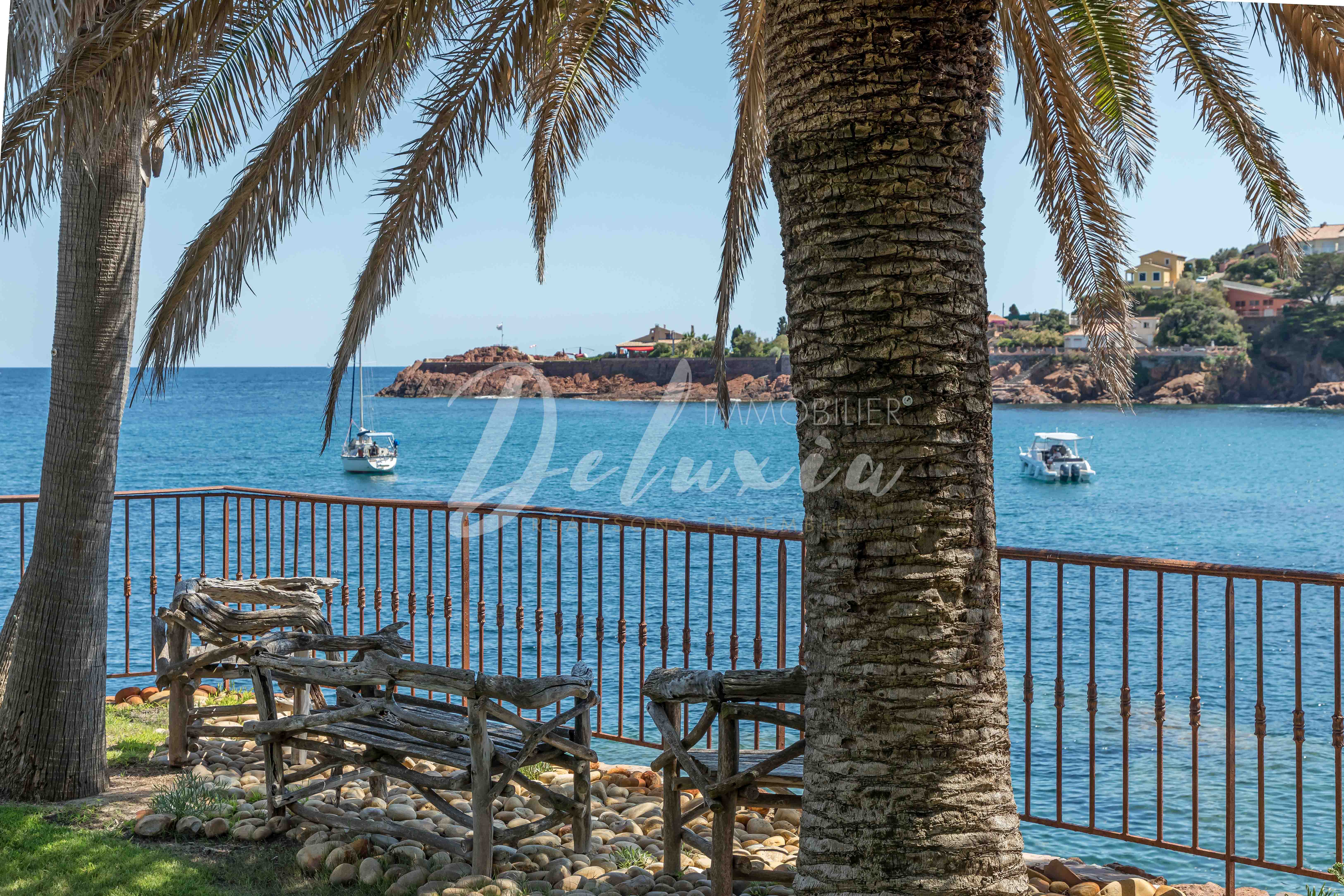 Achat maison en front de mer avec accès privé plage à Saint-Raphaël 