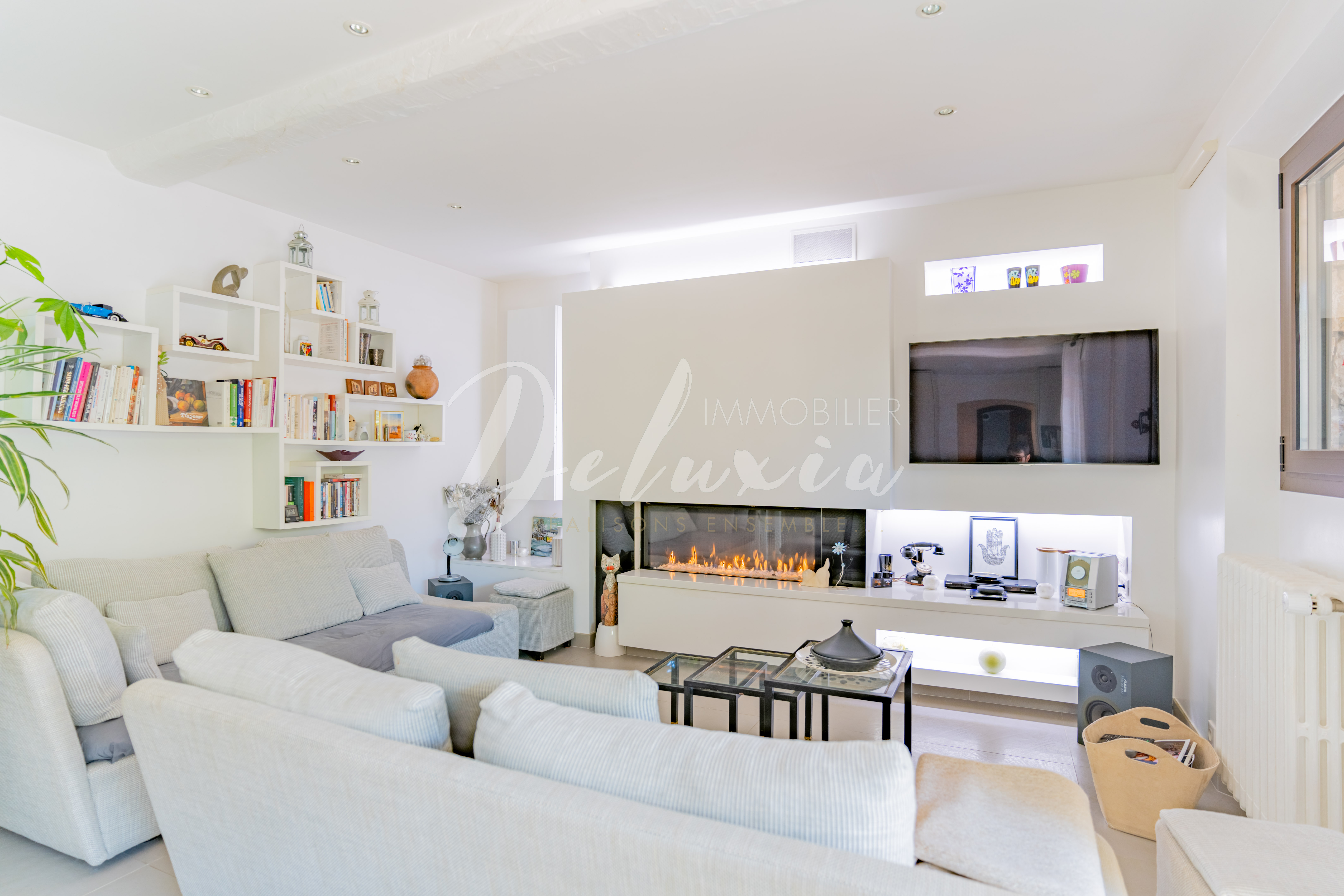 Maison à vendre avec pièce de vie chaleureuse à Saint-Raphaël