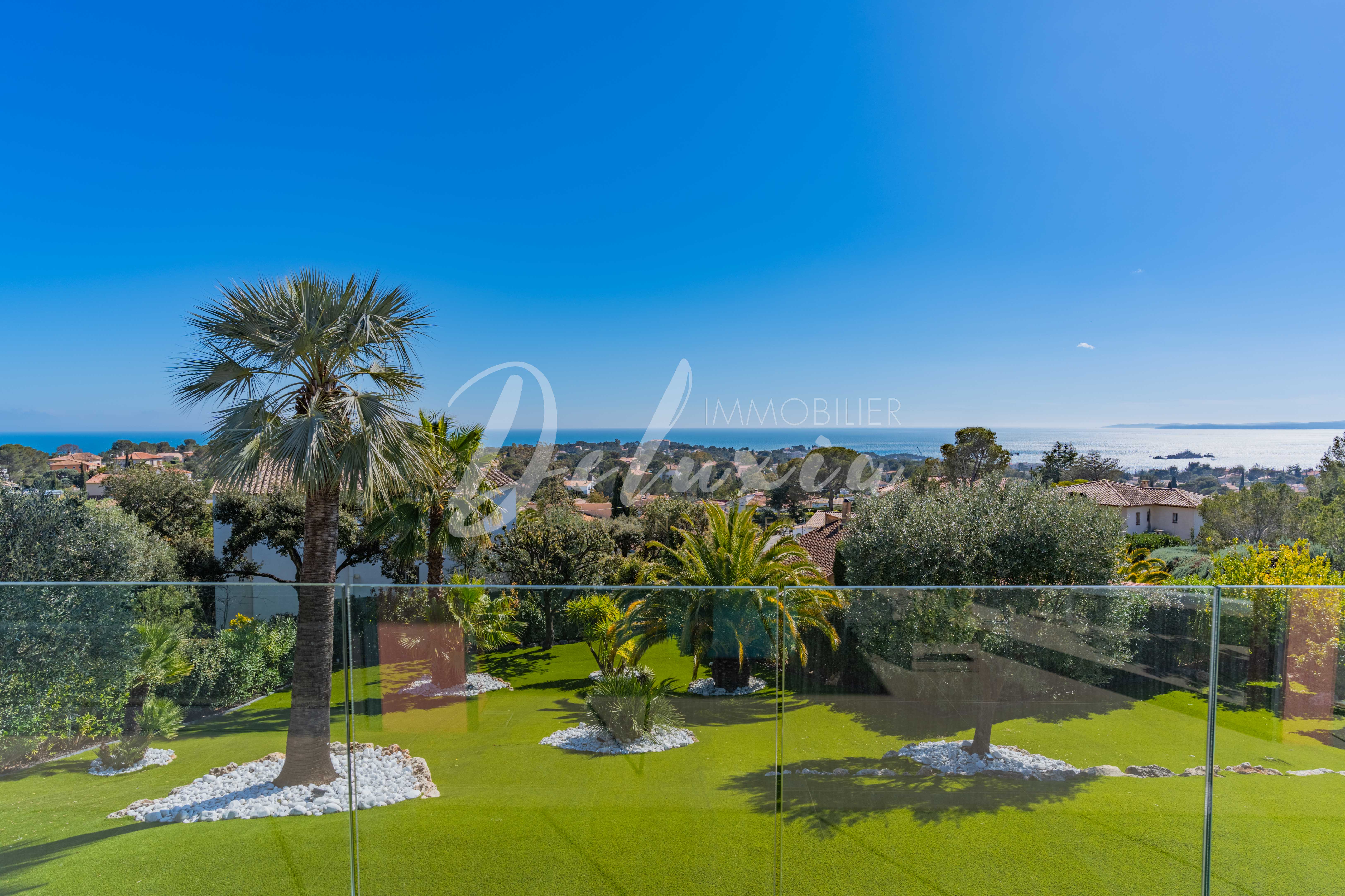 Achat maison face à la mer avec vue panoramique à Saint-Raphaël 