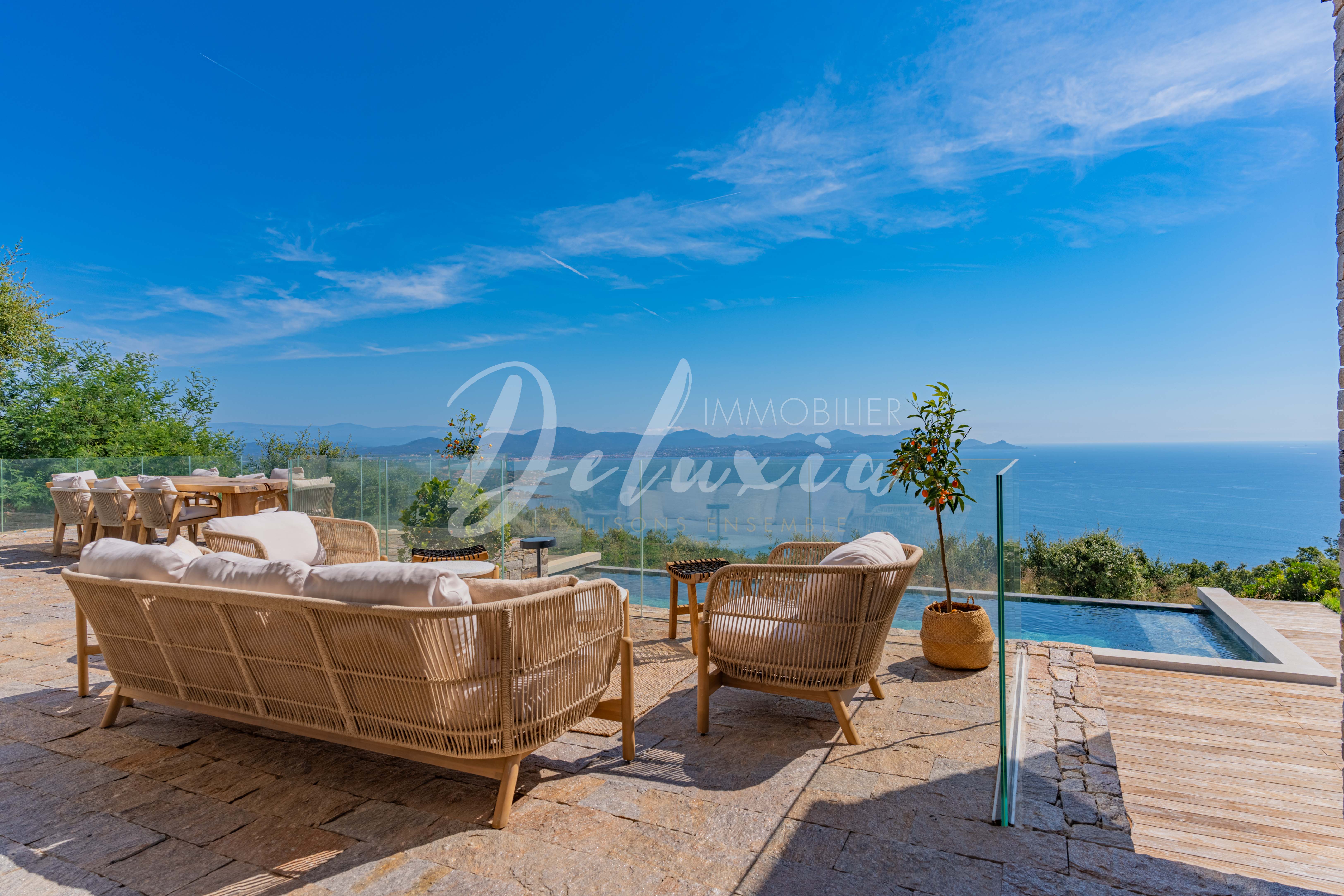 Villa avec grandes terrasses vue mer à vendre aux Issambres