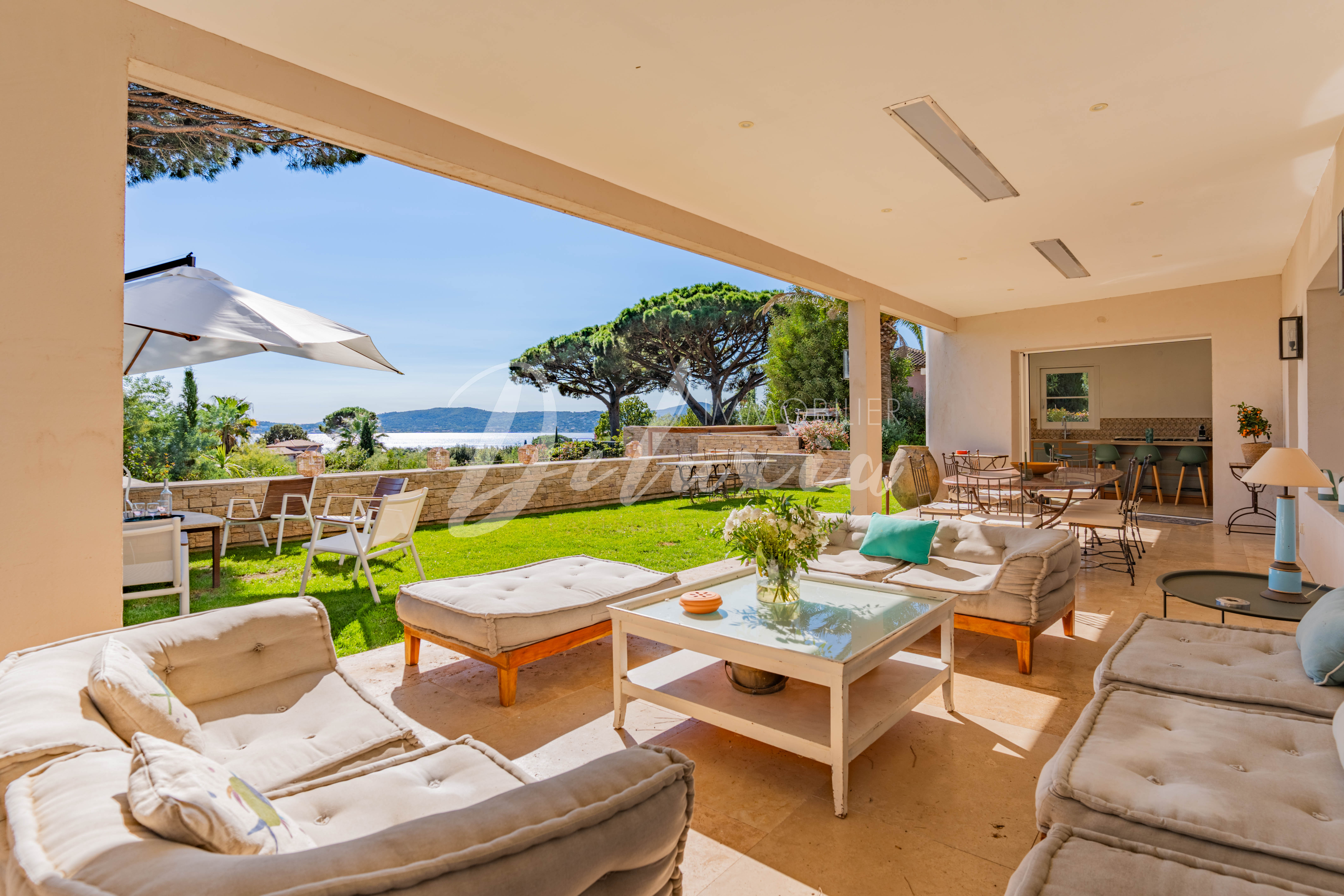 Villa à vendre avec grande terrasse vue mer à Grimaud 