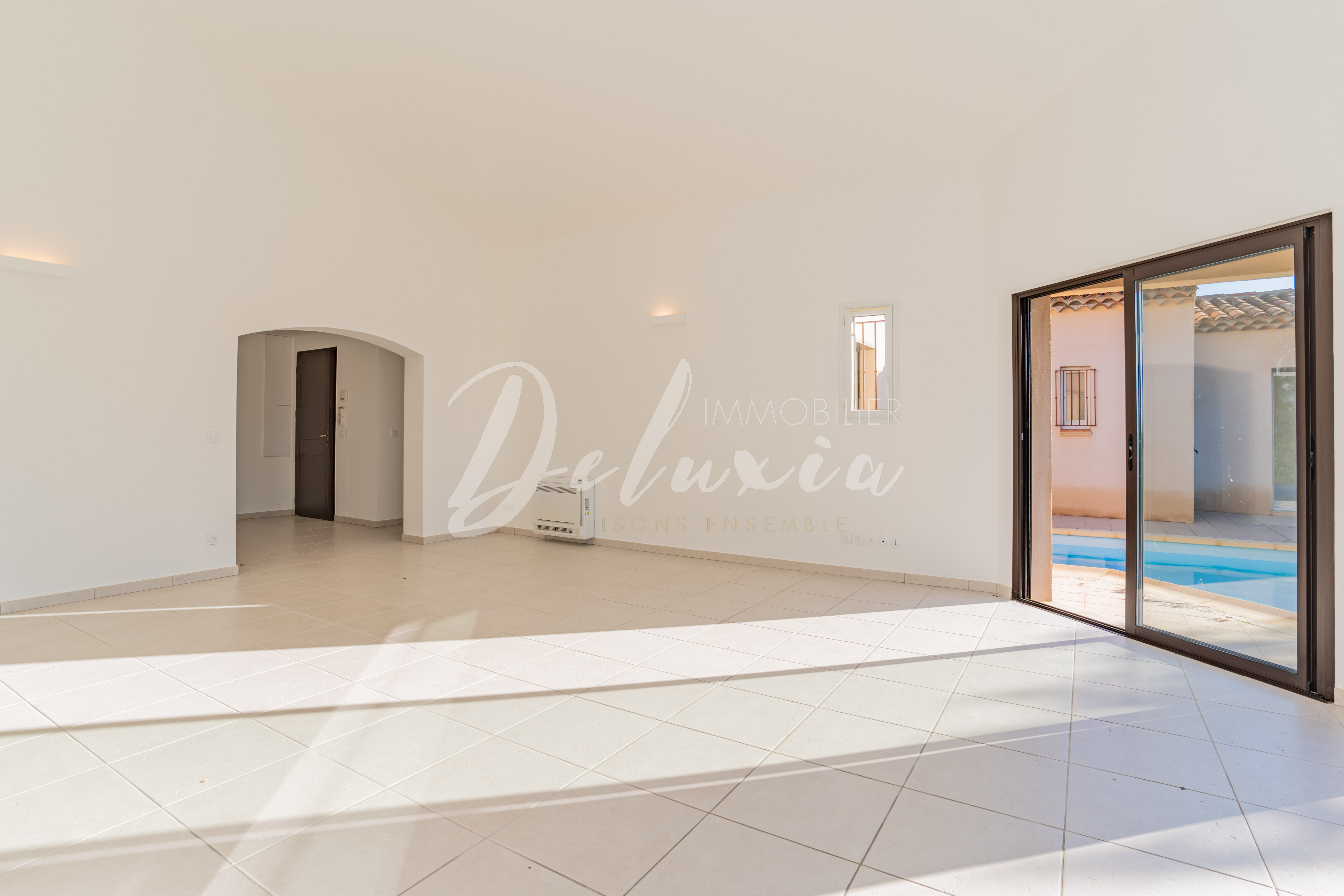 Maison avec séjour lumineux à vendre à Saint-Raphaël 