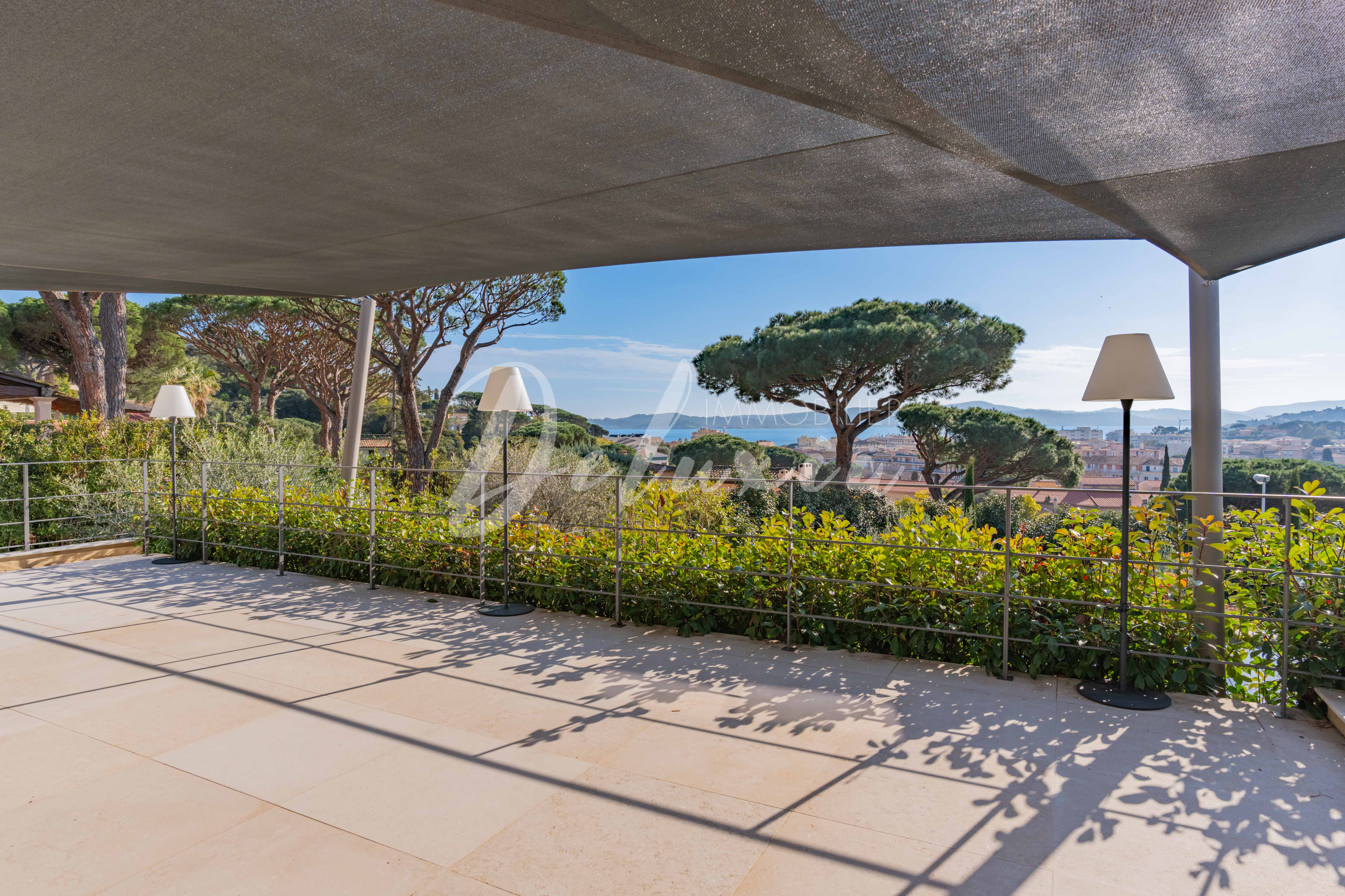 Achat villa avec grande terrasse vue mer à Sainte-Maxime