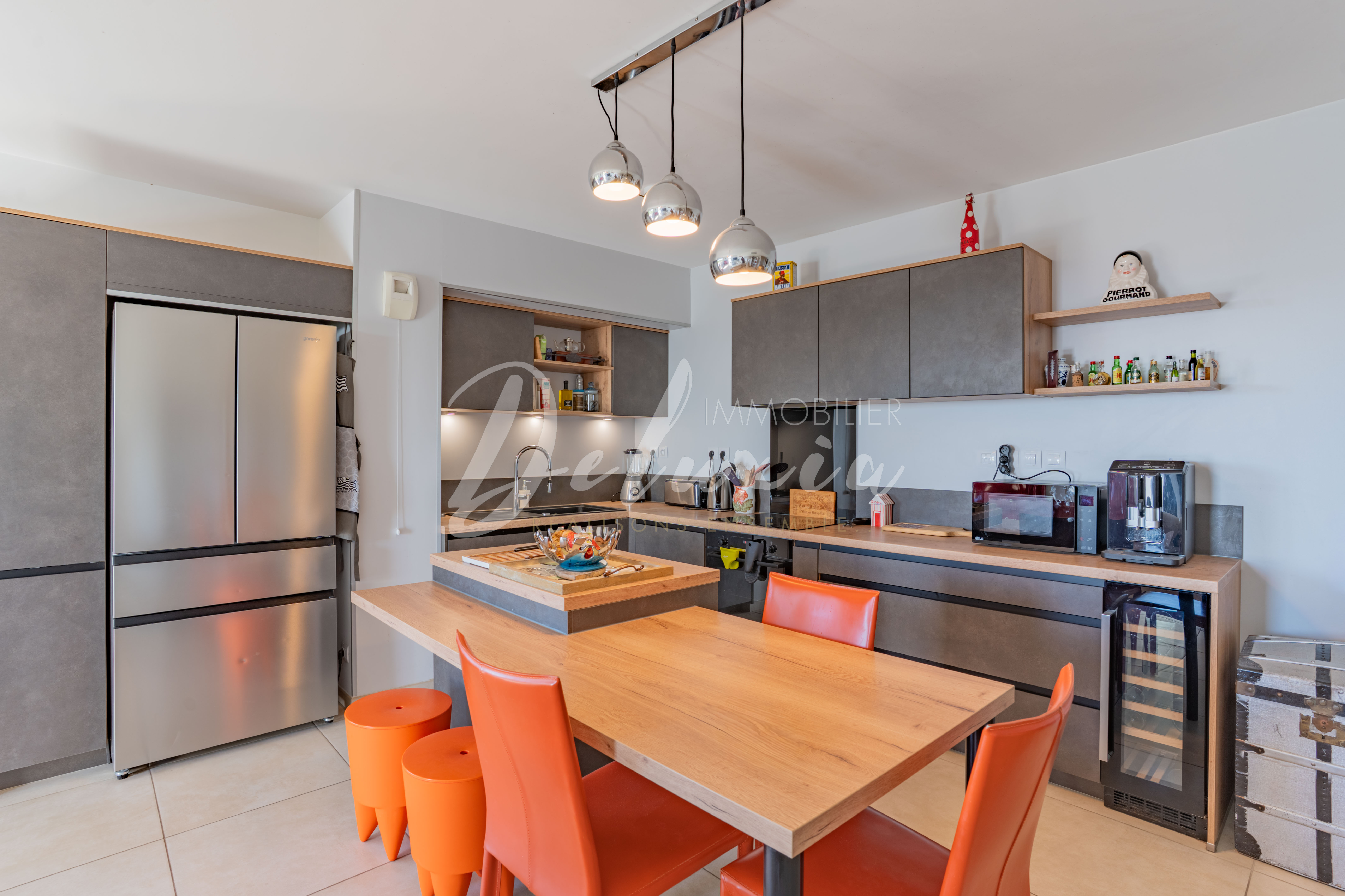 Achat appartement avec cuisine moderne équipée à Fréjus.