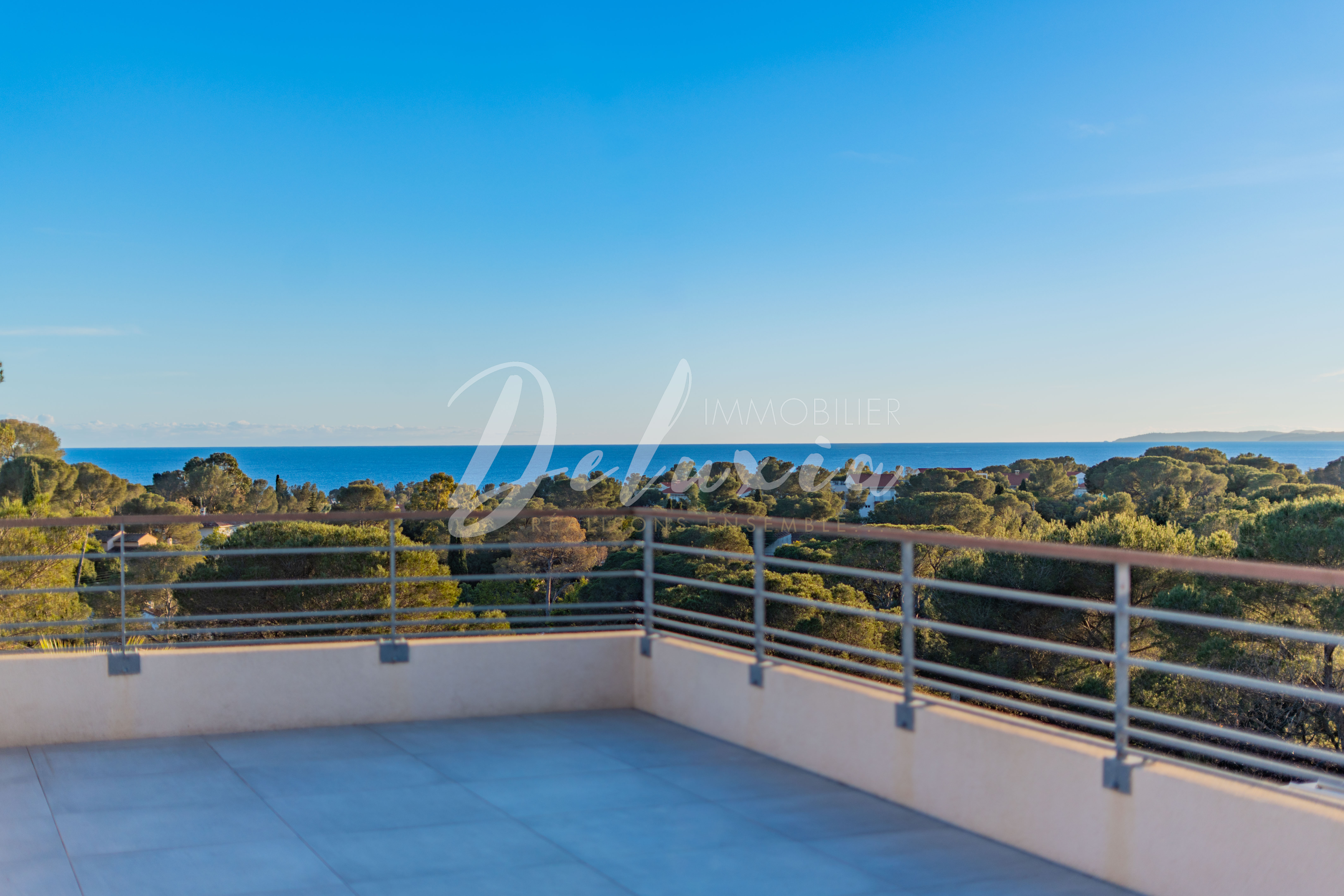 Appartement à vendre avec toit terrasse à Saint-Raphaël 