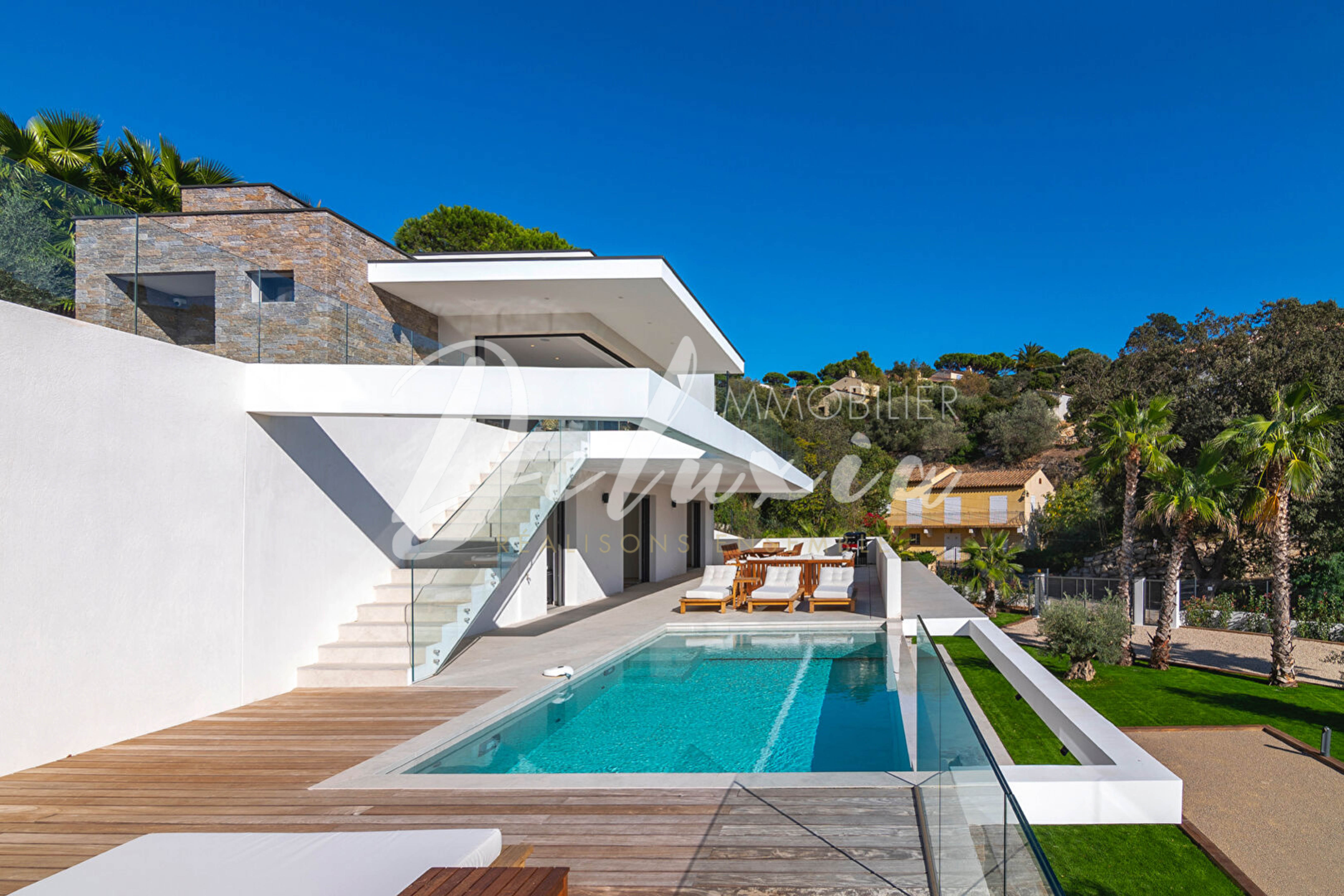 Villa moderne à vendre à Sainte-Maxime 