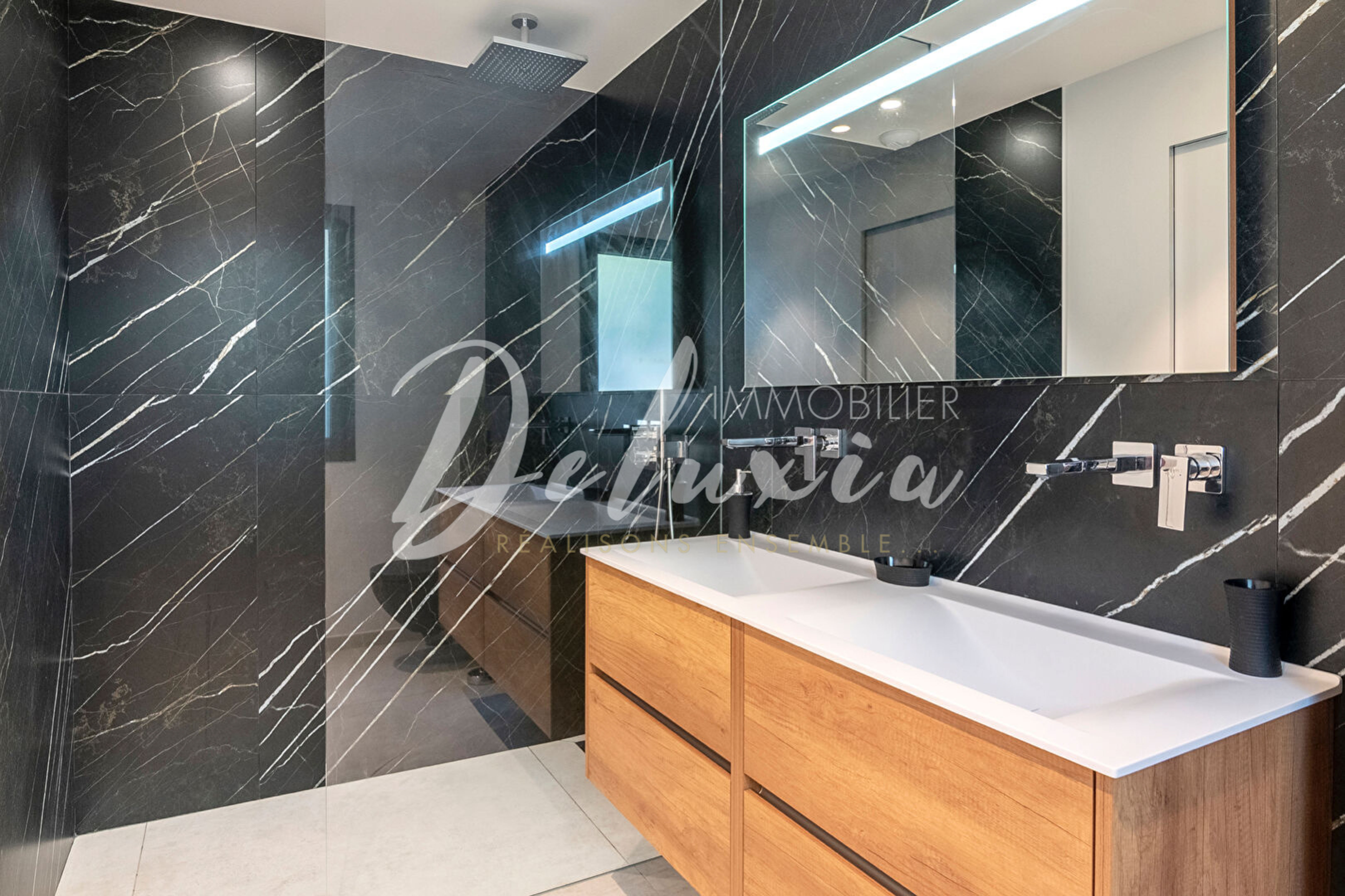 Villa à vendre avec douche à l'italienne à Sainte-Maxime 