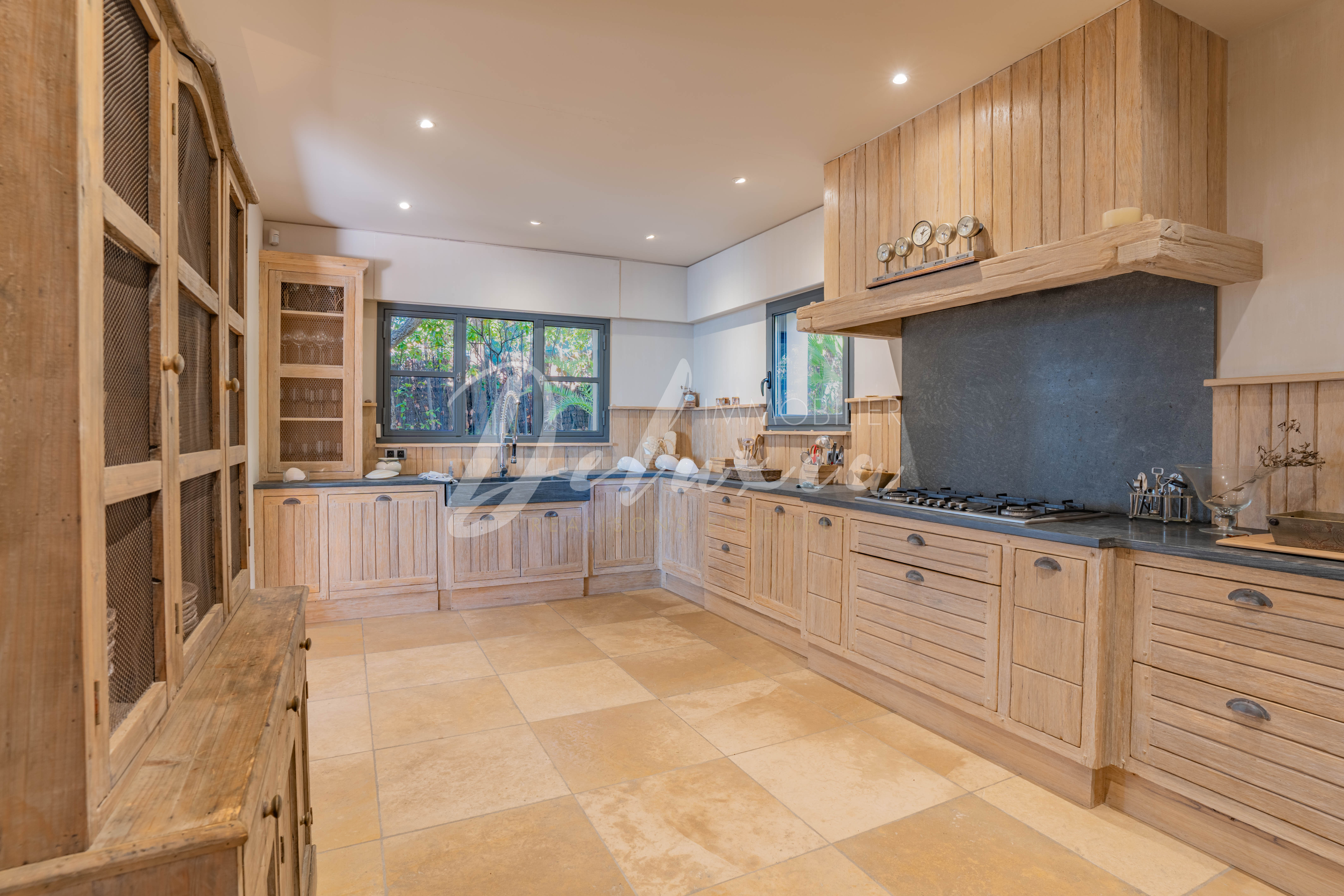 Achat villa avec grande cuisine à Saint-Raphaël 